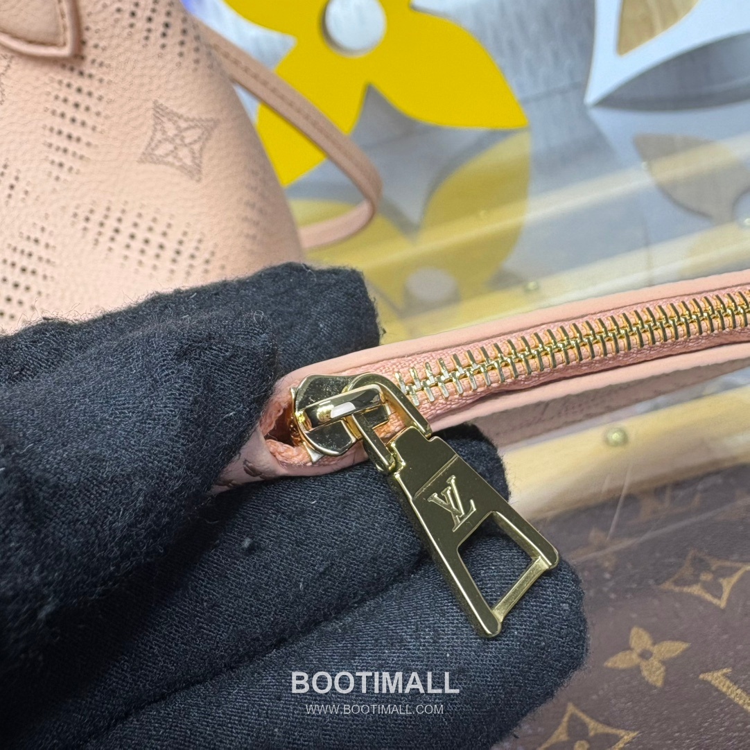 Louis Vuitton Blossom Mahina Perforated Monogram Calfskin Leather Bag M13839 루이비통 블로썸 마히나 퍼포레이티드 모노그램 카프스킨 숄더백 20cm 14