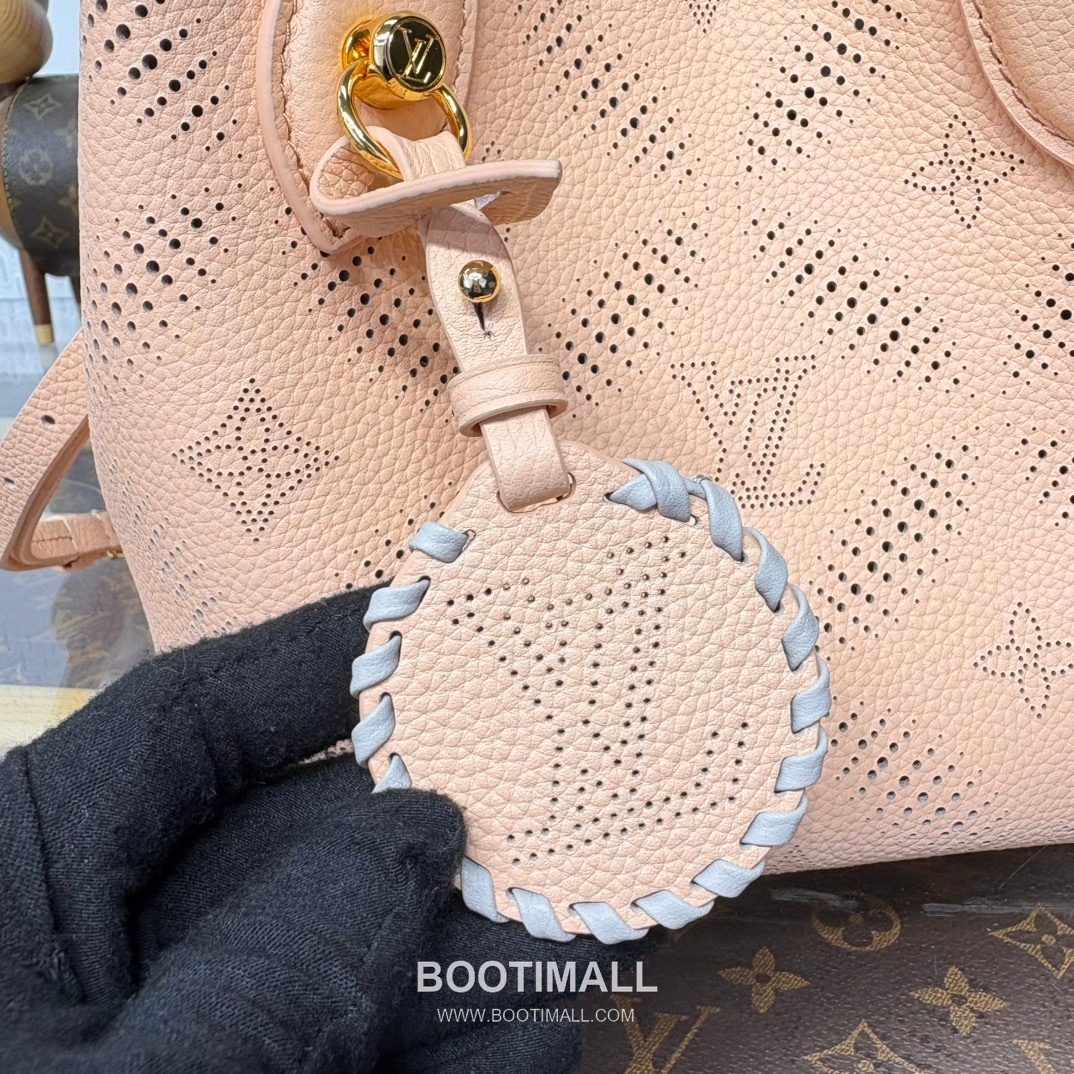 Louis Vuitton Blossom Mahina Perforated Monogram Calfskin Leather Bag M13839 루이비통 블로썸 마히나 퍼포레이티드 모노그램 카프스킨 숄더백 20cm 16