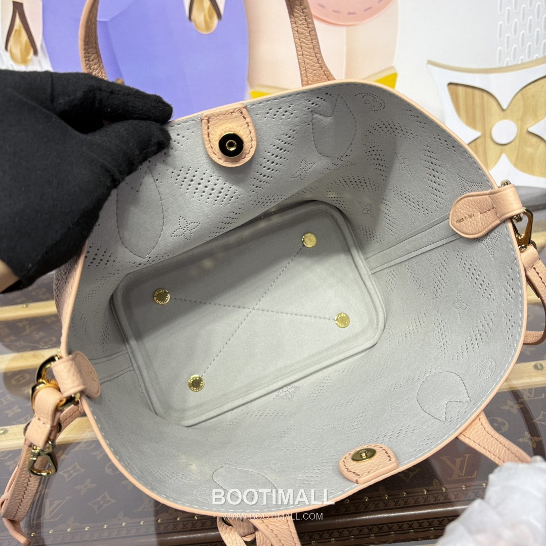 Louis Vuitton Blossom Mahina Perforated Monogram Calfskin Leather Bag M13839 루이비통 블로썸 마히나 퍼포레이티드 모노그램 카프스킨 숄더백 20cm 18