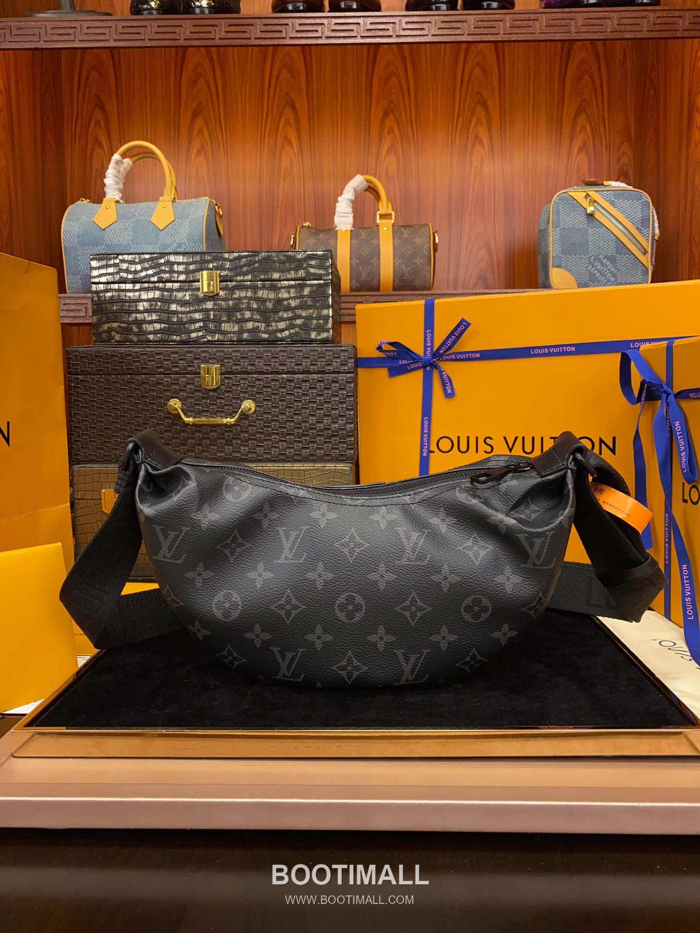 Louis Vuitton Hamac Monogram Eclipse Canvas Bag M47158 루이비통 아막 모노그램 이클립스 캔버스 숄더백 28.5cm 4