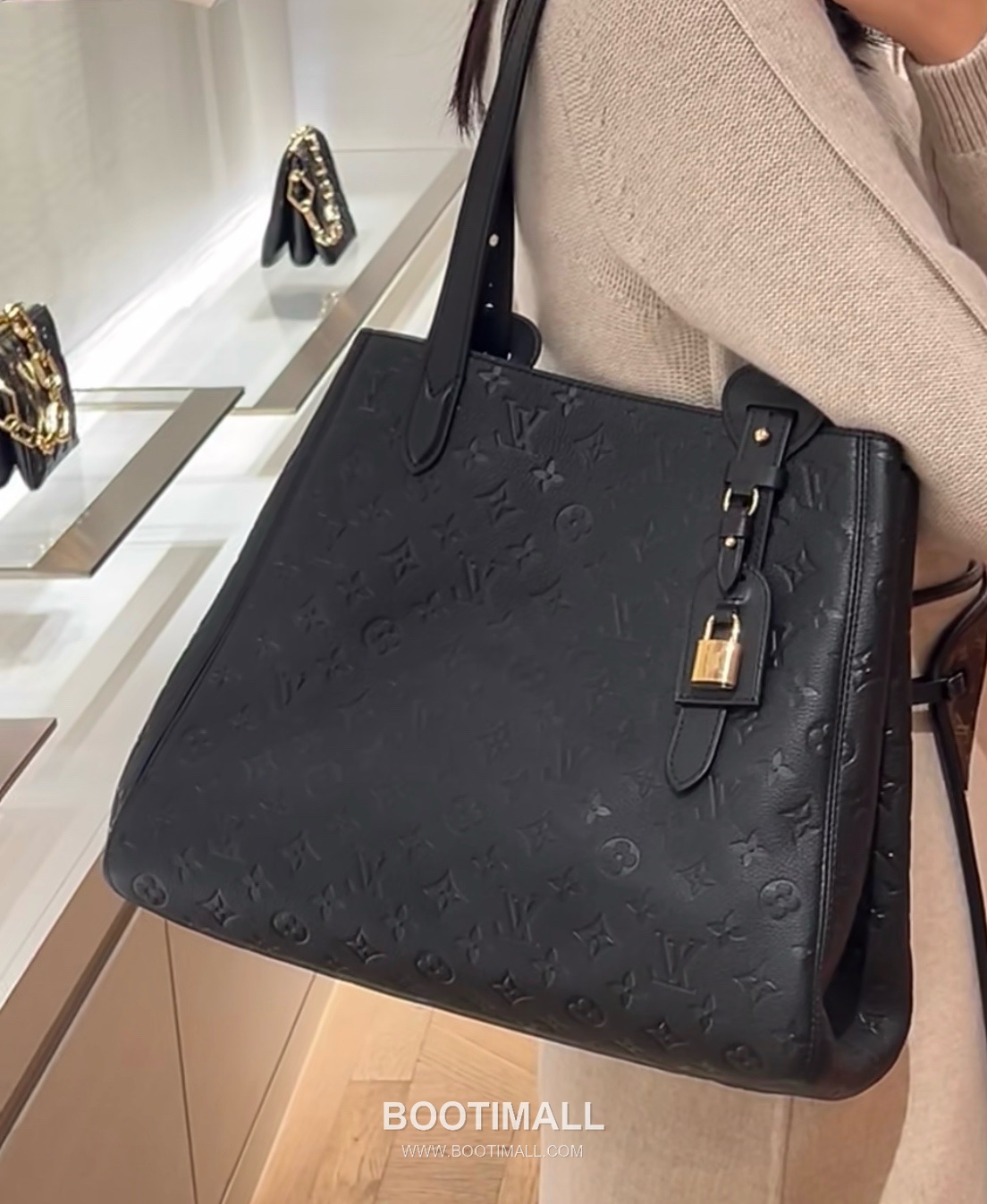 Louis Vuitton All In One Monogram Empreinte Medium Leather Black Tote Bag 루이비통 올 인 원 모노그램 앙프렝뜨 미디엄 레더 블랙 토트백 56.5cm 3