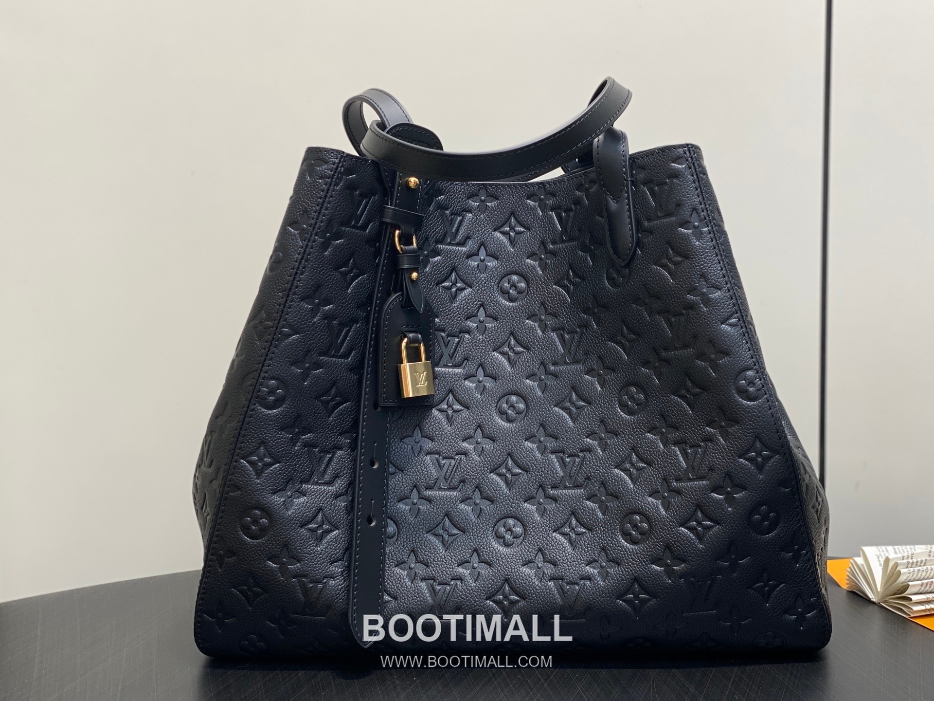 Louis Vuitton All In One Monogram Empreinte Medium Leather Black Tote Bag 루이비통 올 인 원 모노그램 앙프렝뜨 미디엄 레더 블랙 토트백 56.5cm 5