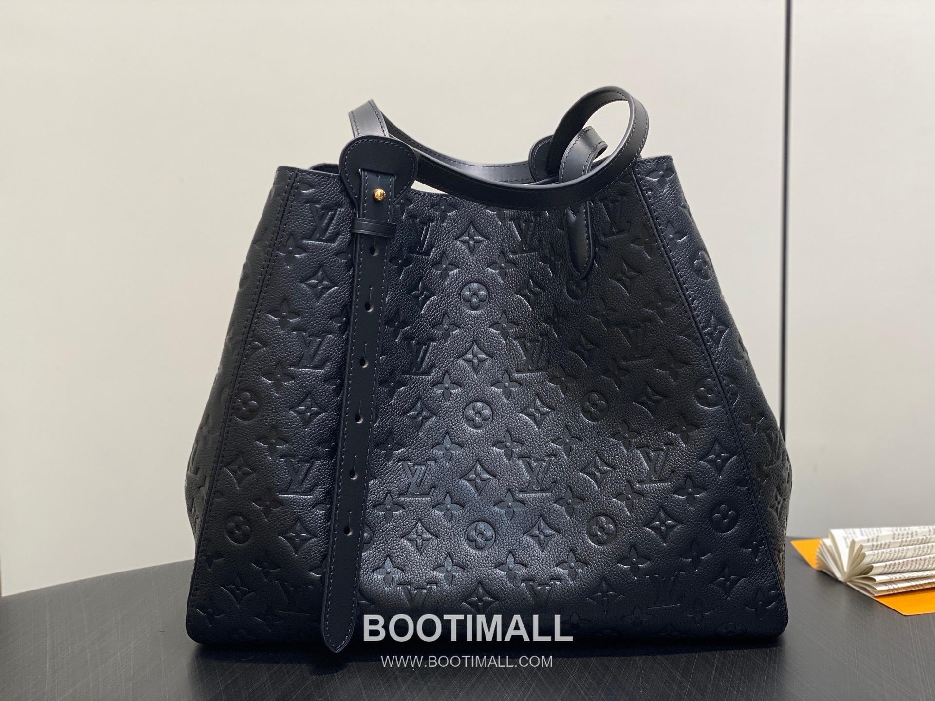 Louis Vuitton All In One Monogram Empreinte Medium Leather Black Tote Bag 루이비통 올 인 원 모노그램 앙프렝뜨 미디엄 레더 블랙 토트백 56.5cm 7