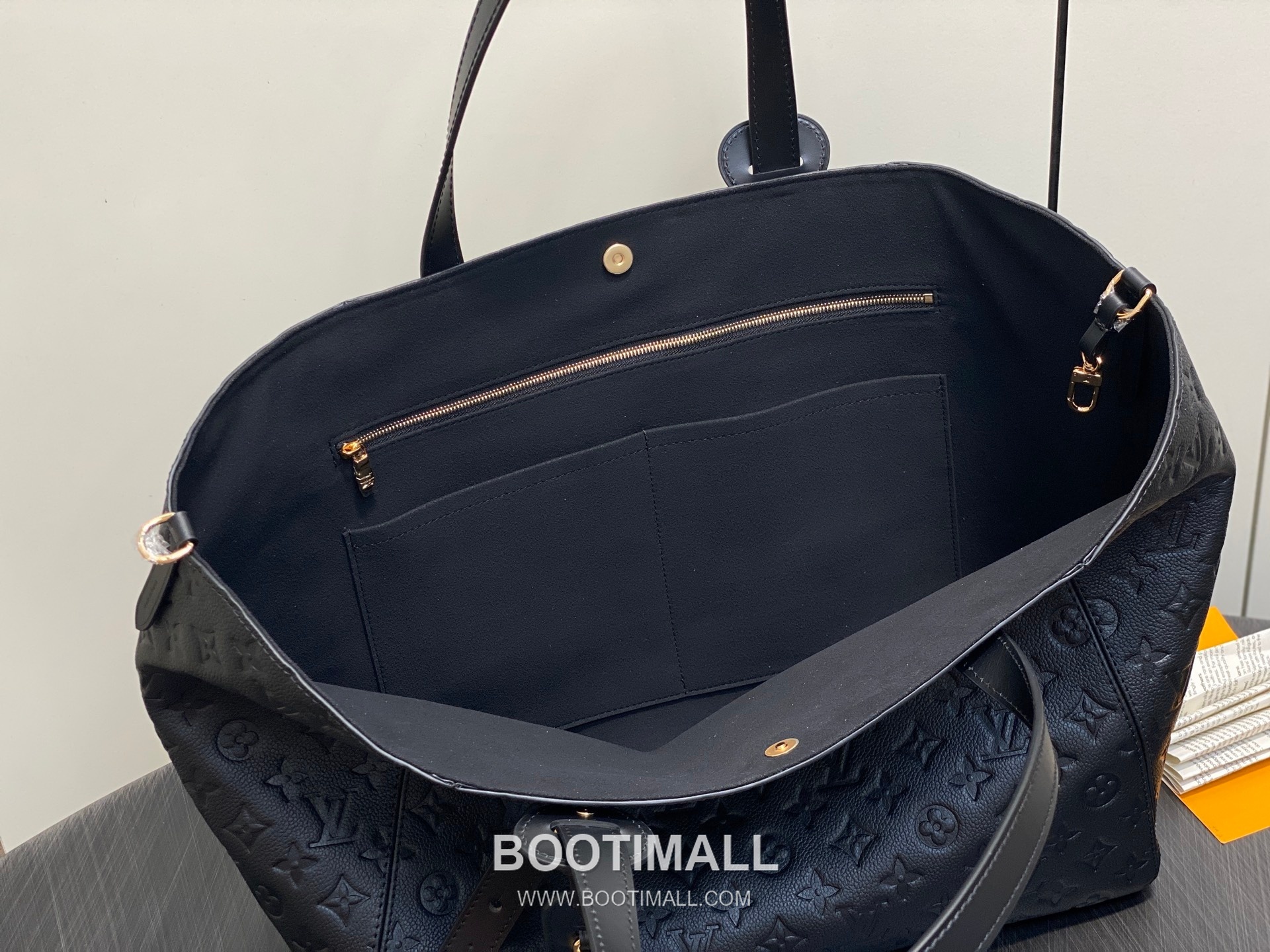 Louis Vuitton All In One Monogram Empreinte Medium Leather Black Tote Bag 루이비통 올 인 원 모노그램 앙프렝뜨 미디엄 레더 블랙 토트백 56.5cm 13