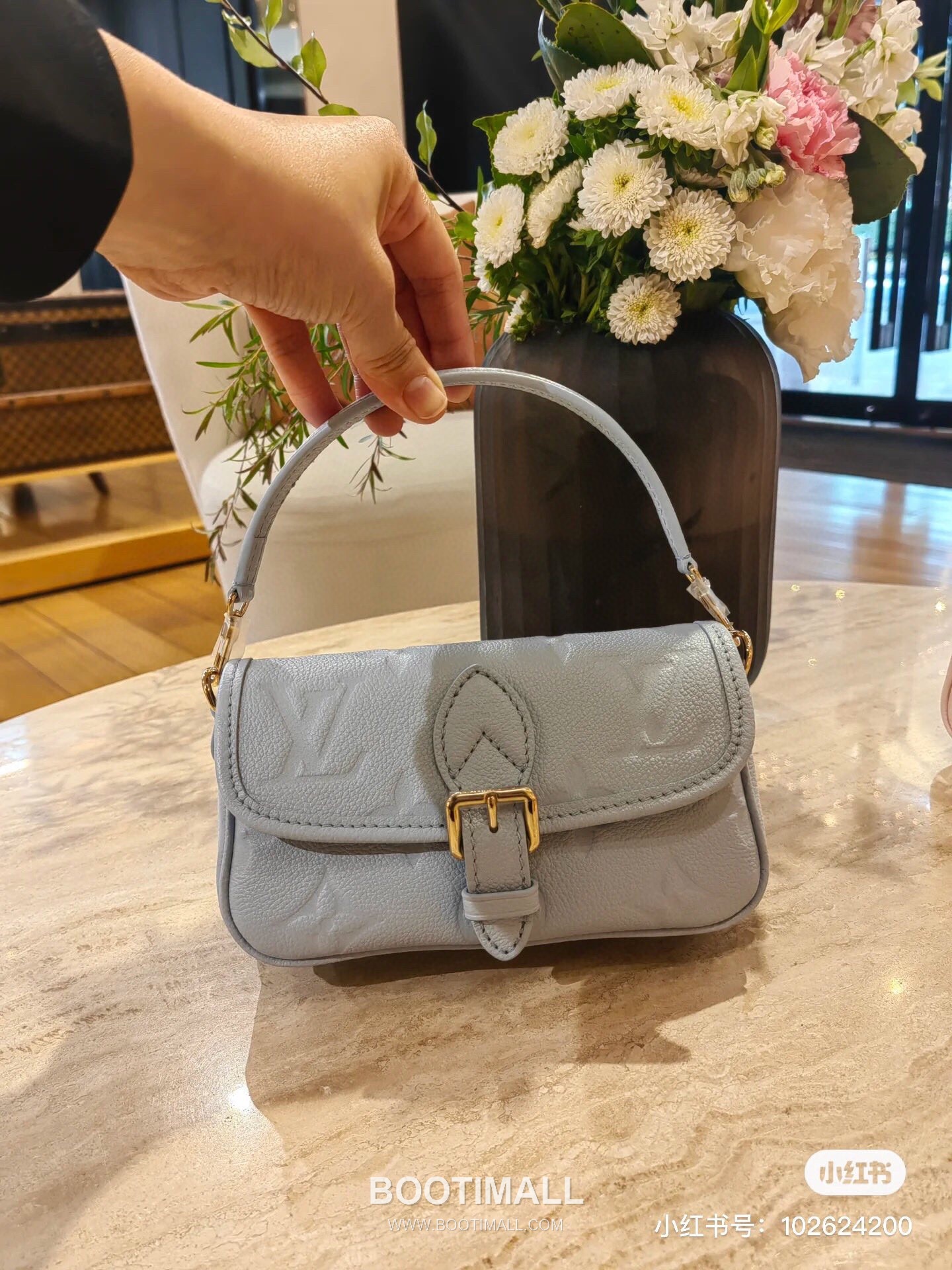 Louis Vuitton Nano Diane Monogram Empreinte Leather Shoulder Bag 루이비통 나노 다이앤 모노그램 앙프렝뜨 숄더백 19cm 3
