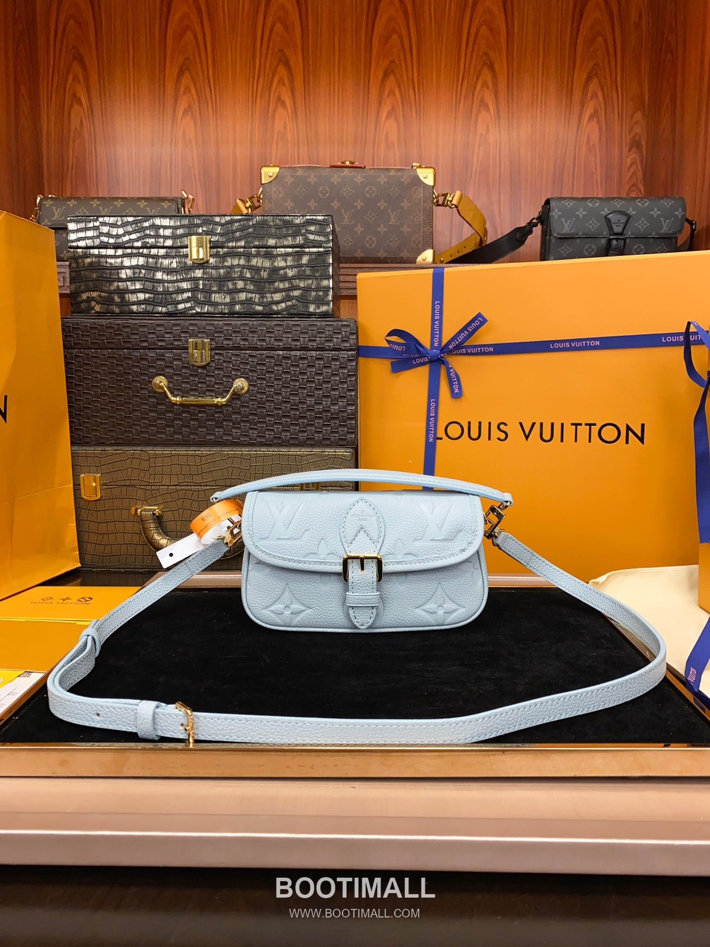 Louis Vuitton Nano Diane Monogram Empreinte Leather Shoulder Bag 루이비통 나노 다이앤 모노그램 앙프렝뜨 숄더백 19cm 7