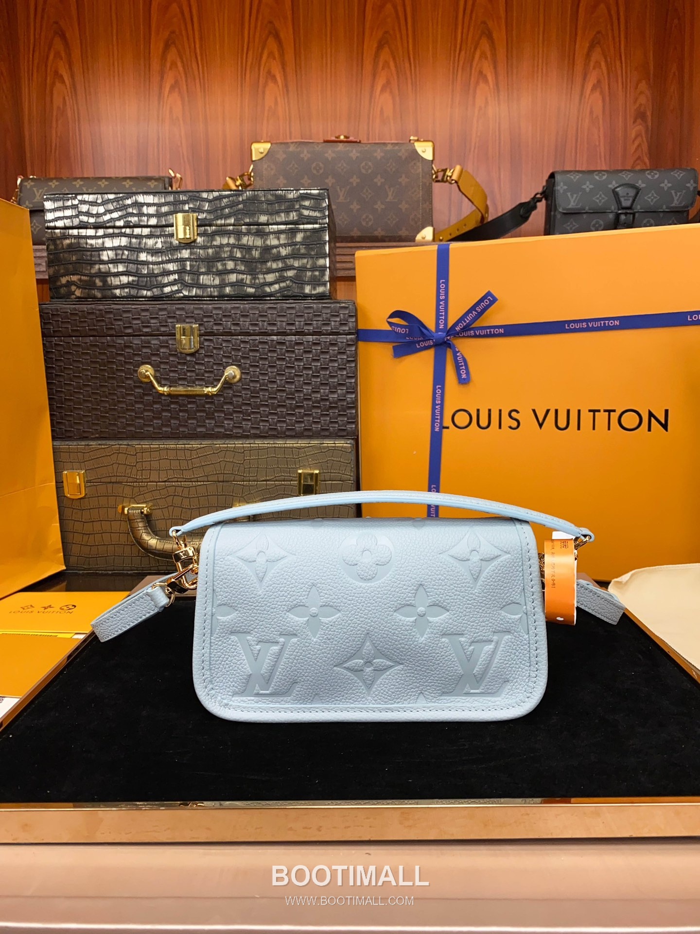 Louis Vuitton Nano Diane Monogram Empreinte Leather Shoulder Bag 루이비통 나노 다이앤 모노그램 앙프렝뜨 숄더백 19cm 10