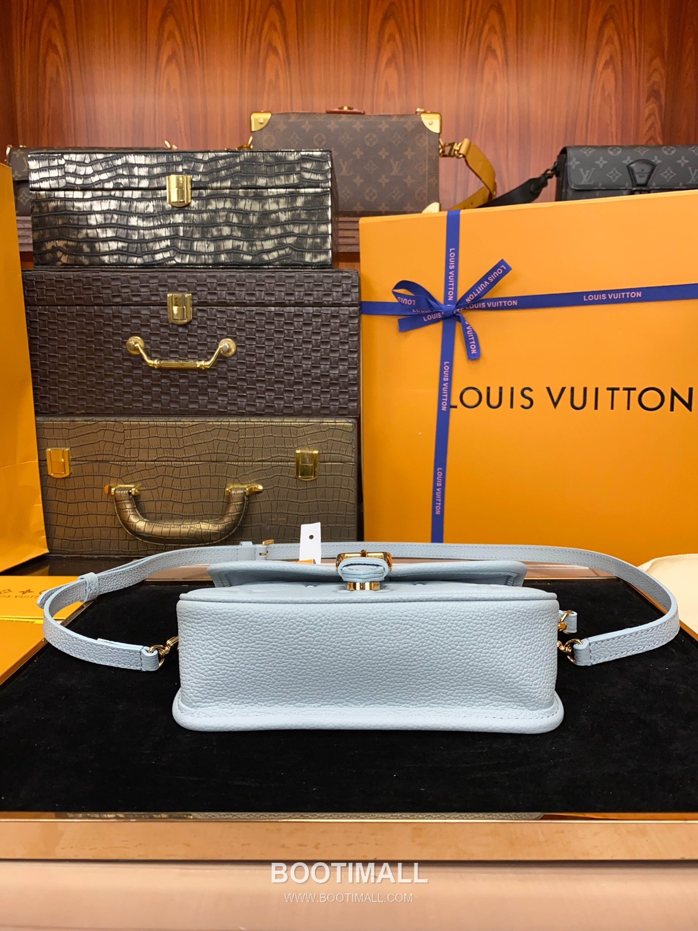 Louis Vuitton Nano Diane Monogram Empreinte Leather Shoulder Bag 루이비통 나노 다이앤 모노그램 앙프렝뜨 숄더백 19cm 11