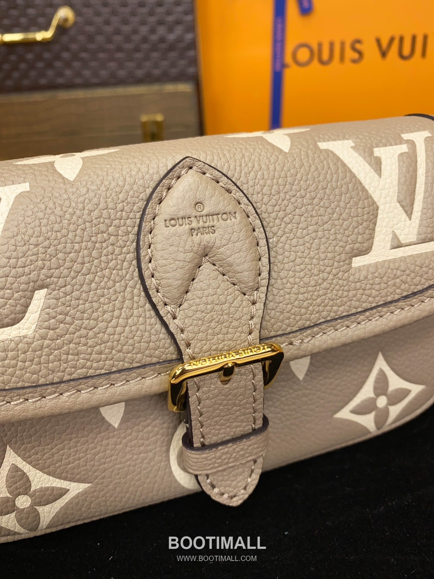 Louis Vuitton Nano Diane Monogram Empreinte Leather Shoulder Bag 루이비통 나노 다이앤 모노그램 앙프렝뜨 숄더백 19cm 15