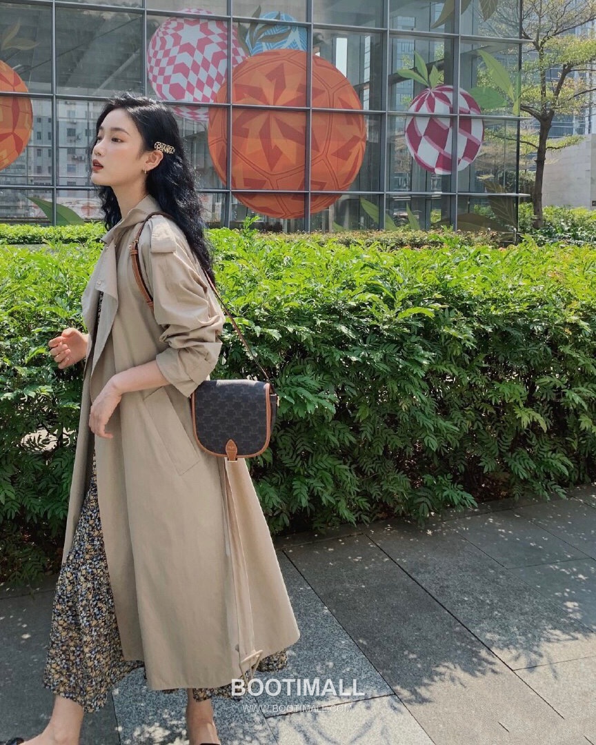 Celine Triomphe Monogram Saddle 191502 Canvas with Italian Cowhide Trim Brown Shoulder Bag 셀린느 트리옹프 모노그램 새들 191502 캔버스 이탈리아 소가죽 트리밍 브라운 숄더백 18cm 8