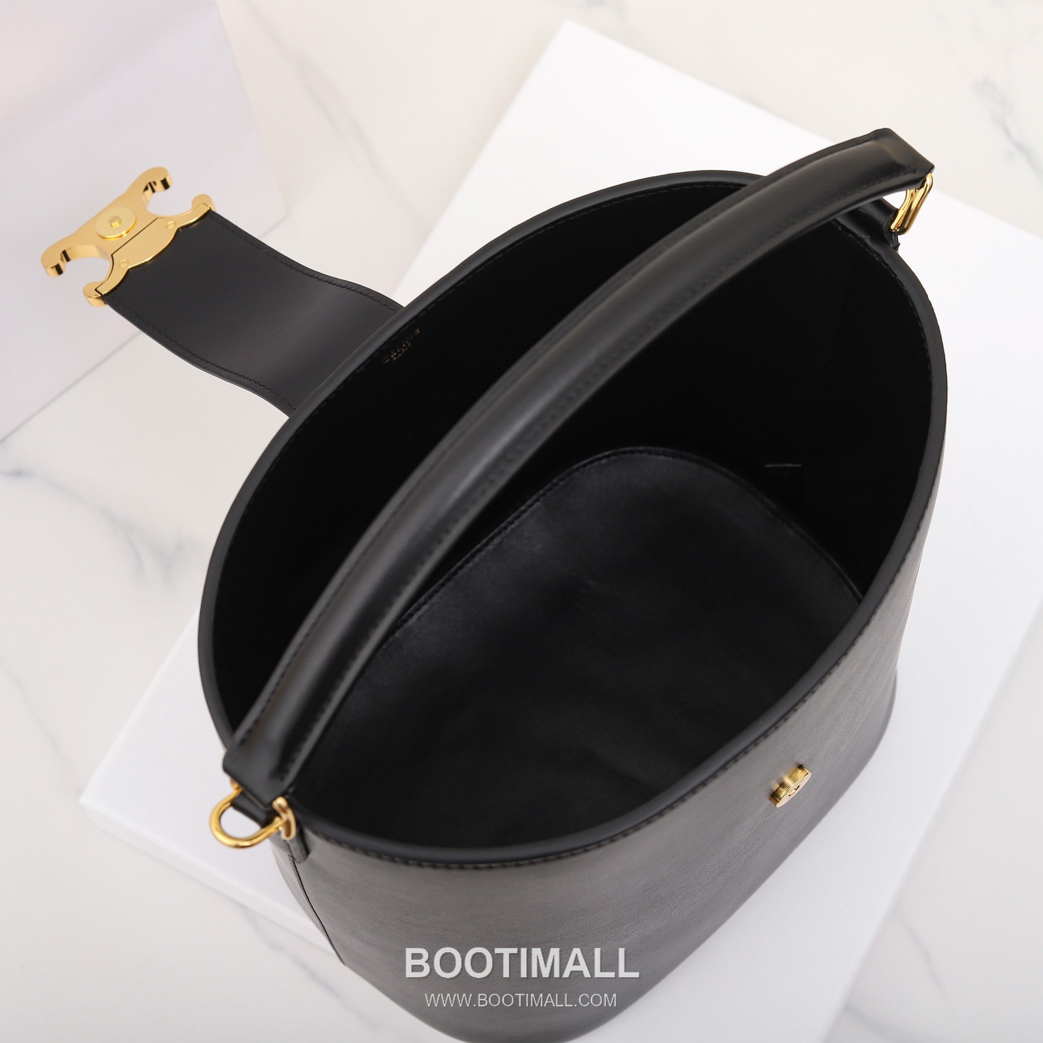 Celine 116613 Calfskin Shoulder Bag 셀린느 116613 카프스킨 숄더백 28cm 18