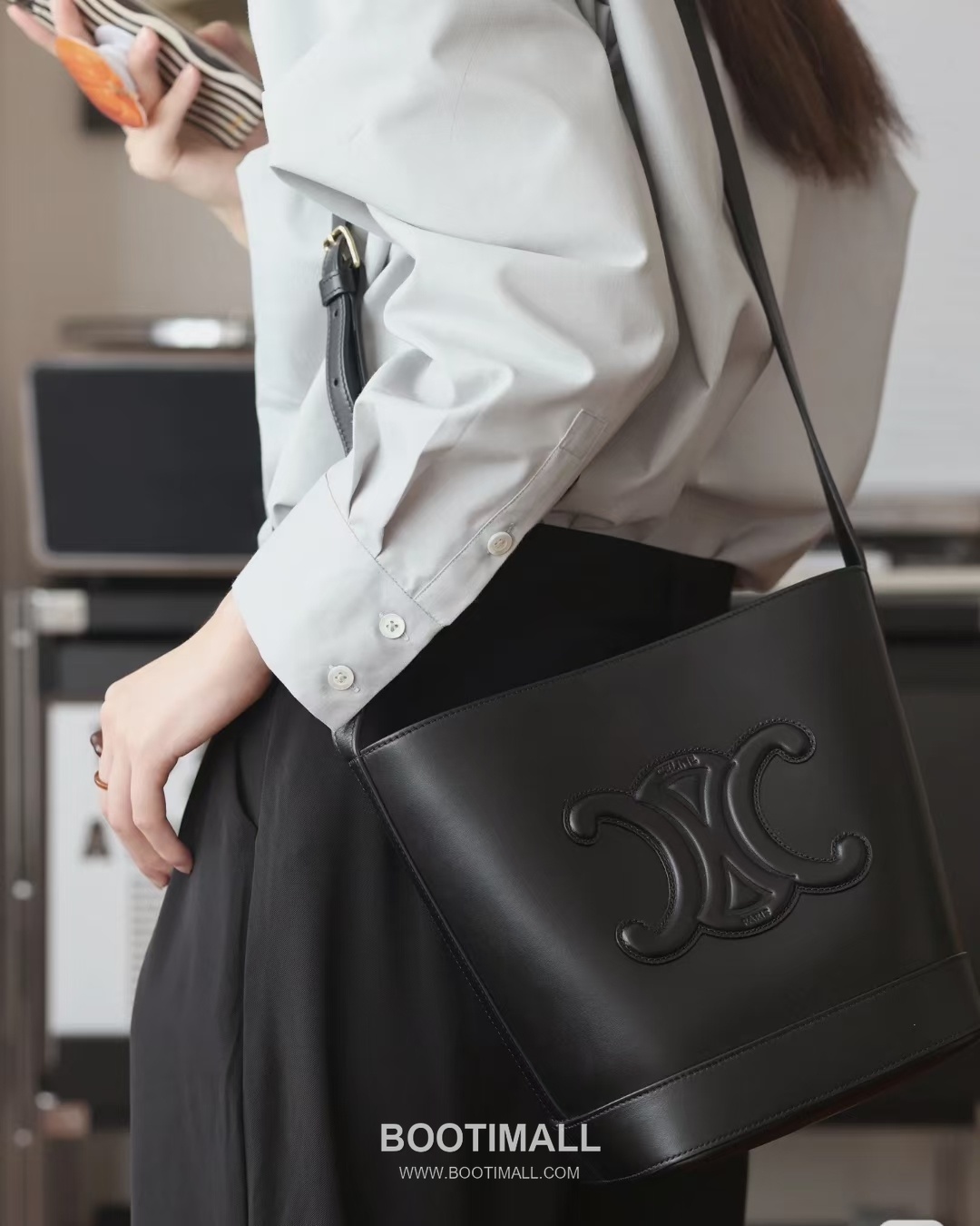 Celine LOGO Triomphe 113783 Calfskin Bucket Bag 셀린느 LOGO 113783 카프스킨 버킷백 22cm 5