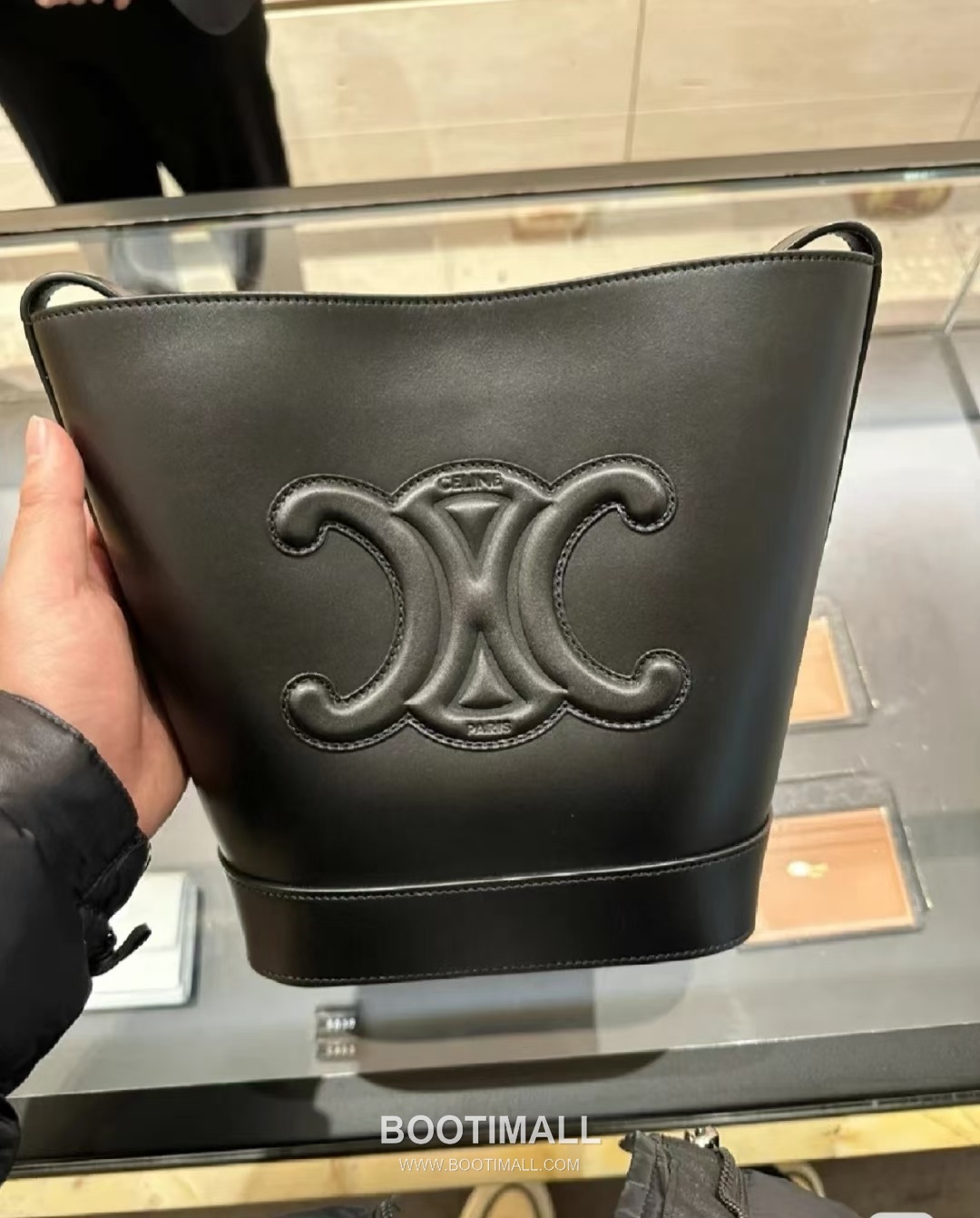 Celine LOGO Triomphe 113783 Calfskin Bucket Bag 셀린느 LOGO 113783 카프스킨 버킷백 22cm 8