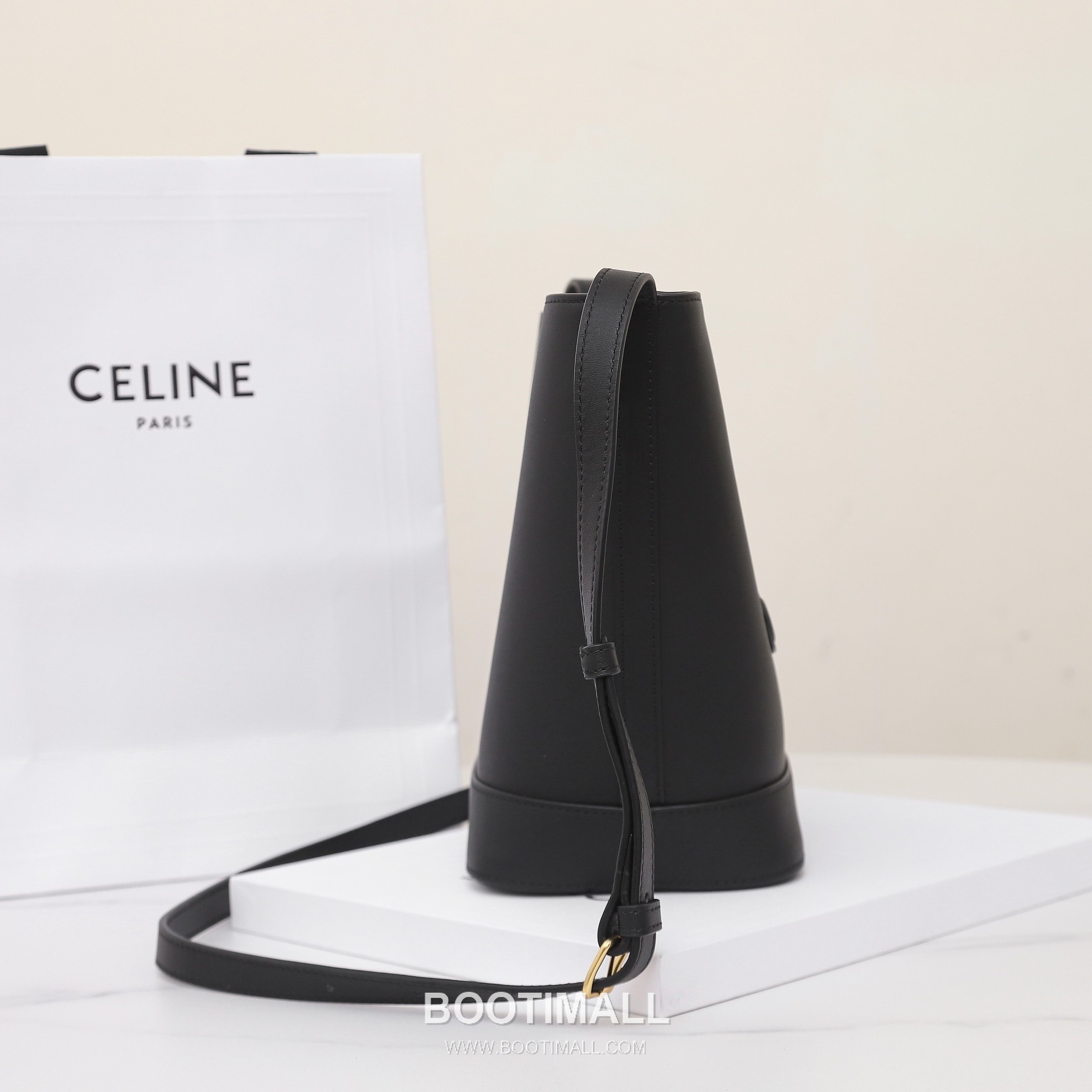 Celine LOGO Triomphe 113783 Calfskin Bucket Bag 셀린느 LOGO 113783 카프스킨 버킷백 22cm 12