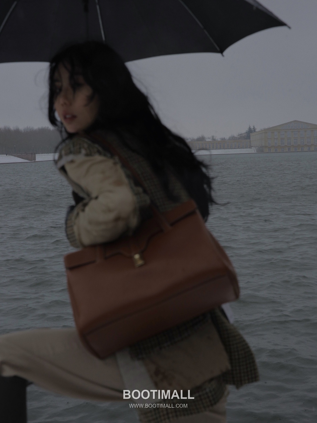 CELINE Teen Soft 16 Calfskin Leather Top Handle Bag 195543 셀린느 틴 소프트 16 카프스킨 탑핸들백 32cm 4