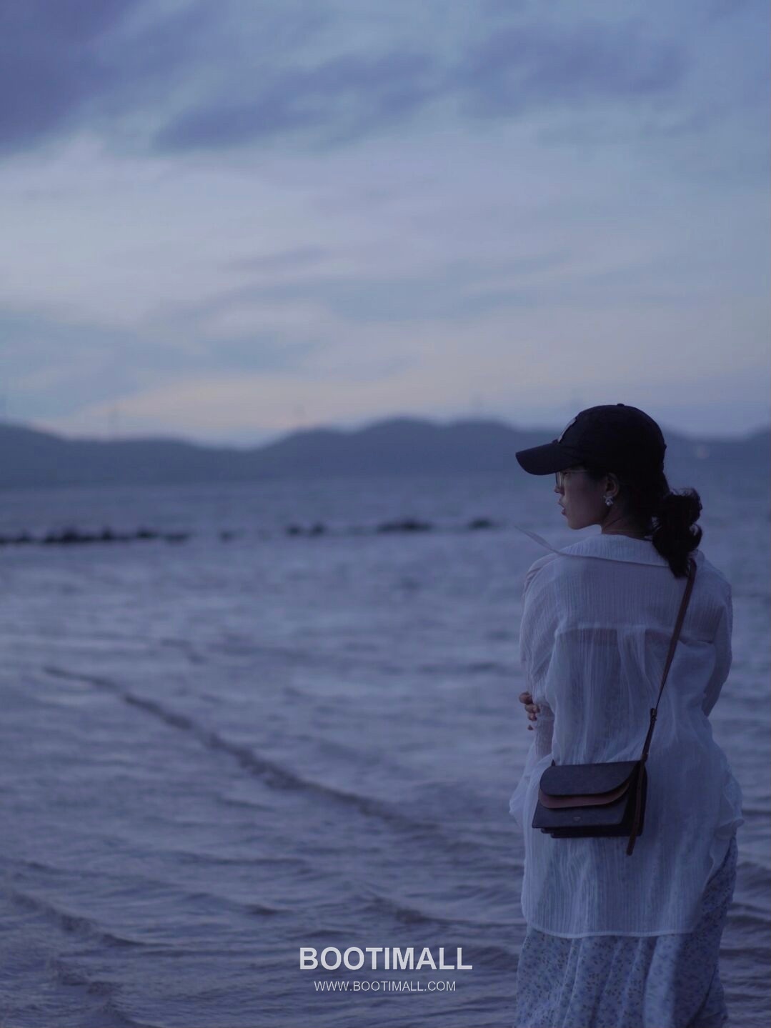 CELINE Wallet On Chain Calfskin Leather Crossbody Bag 10D852 셀린느 월렛 온 체인 카프스킨 크로스백 20cm 4