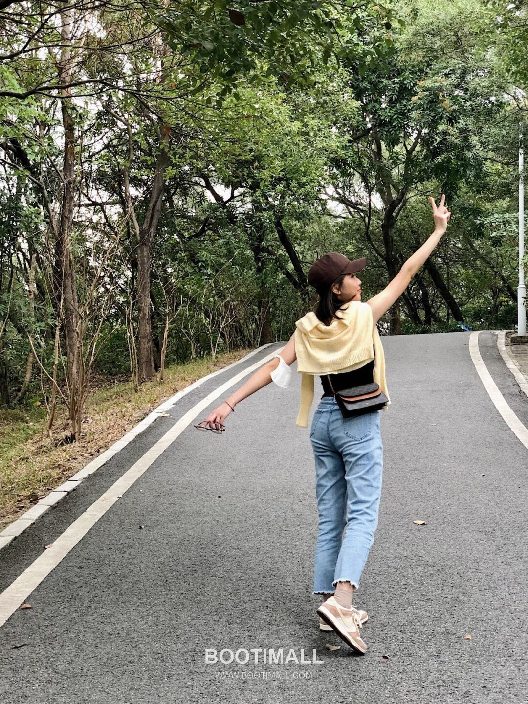 CELINE Wallet On Chain Calfskin Leather Crossbody Bag 10D852 셀린느 월렛 온 체인 카프스킨 크로스백 20cm 5