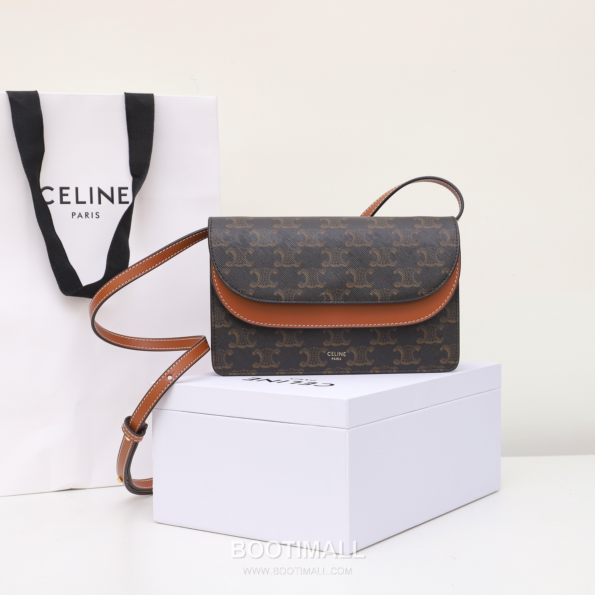 CELINE Wallet On Chain Calfskin Leather Crossbody Bag 10D852 셀린느 월렛 온 체인 카프스킨 크로스백 20cm 10