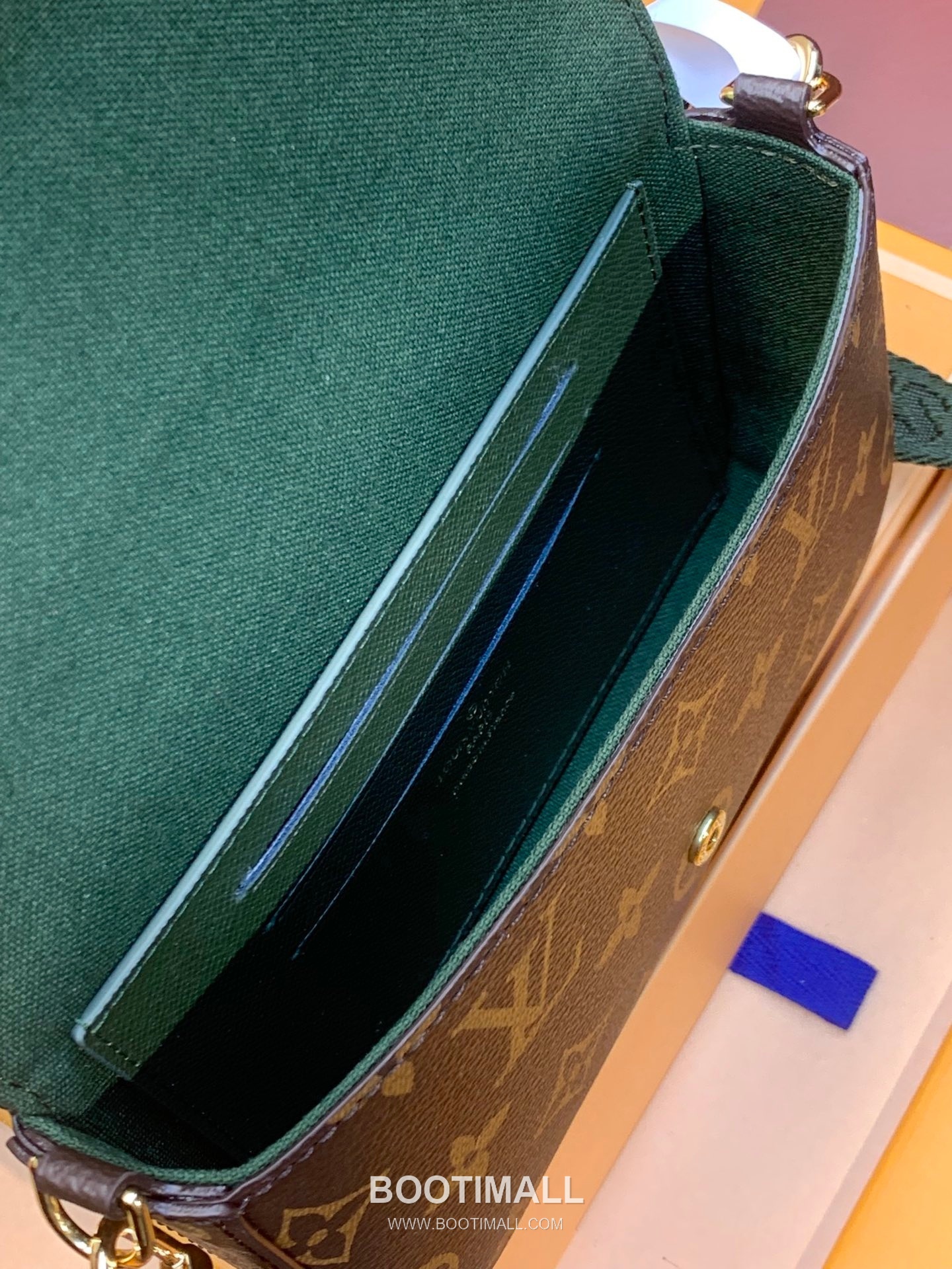 Louis Vuitton M51183 Monogram Canvas Shoulder Bag 루이비통 모노그램 캔버스 숄더백 22cm --- 4