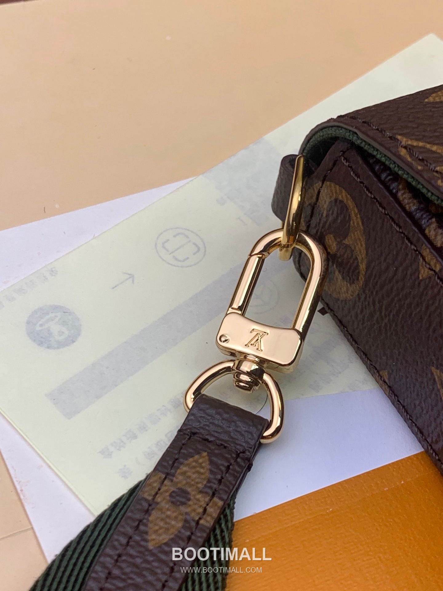 Louis Vuitton M51183 Monogram Canvas Shoulder Bag 루이비통 모노그램 캔버스 숄더백 22cm --- 9