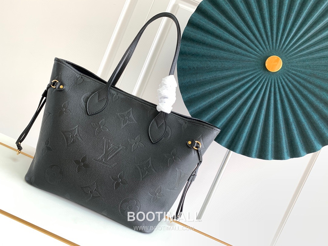 Louis Vuitton Neverfull MM M45686 Embossed Leather Tote Bag 루이비통 네버풀 MM 엠보스드 가죽 토트백 32cm

--- 3