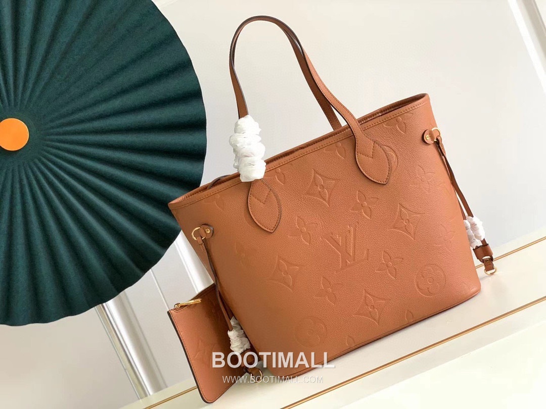 Louis Vuitton Neverfull MM M45686 Embossed Leather Tote Bag 루이비통 네버풀 MM 엠보스드 가죽 토트백 32cm
--- 1