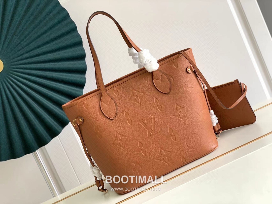 Louis Vuitton Neverfull MM M45686 Embossed Leather Tote Bag 루이비통 네버풀 MM 엠보스드 가죽 토트백 32cm
--- 3