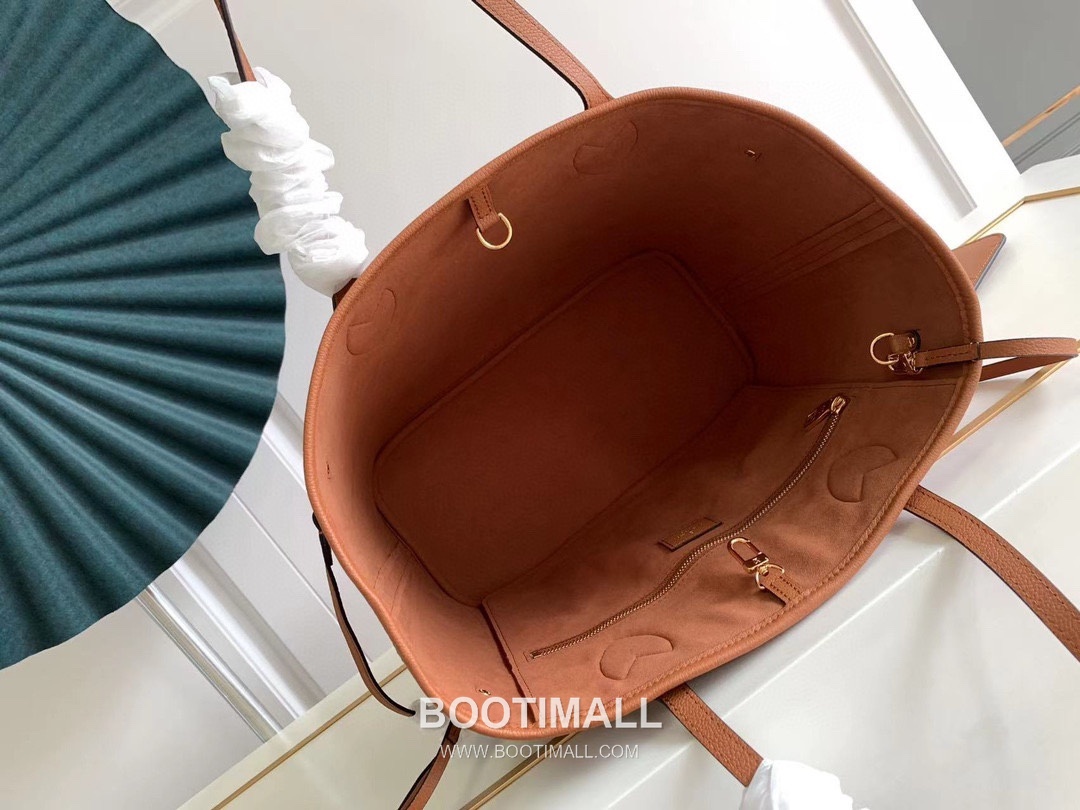 Louis Vuitton Neverfull MM M45686 Embossed Leather Tote Bag 루이비통 네버풀 MM 엠보스드 가죽 토트백 32cm
--- 8