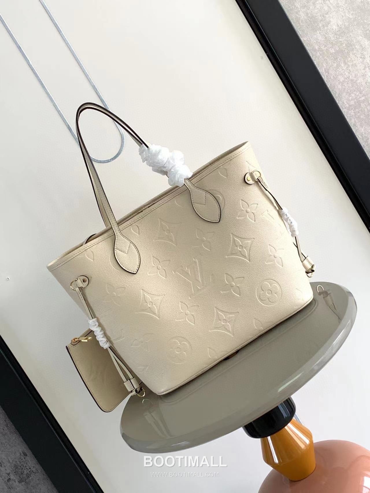 Louis Vuitton Neverfull MM M45686 Embossed Leather Tote Bag 루이비통 네버풀 MM 엠보스드 가죽 토트백 32cm

--- 1