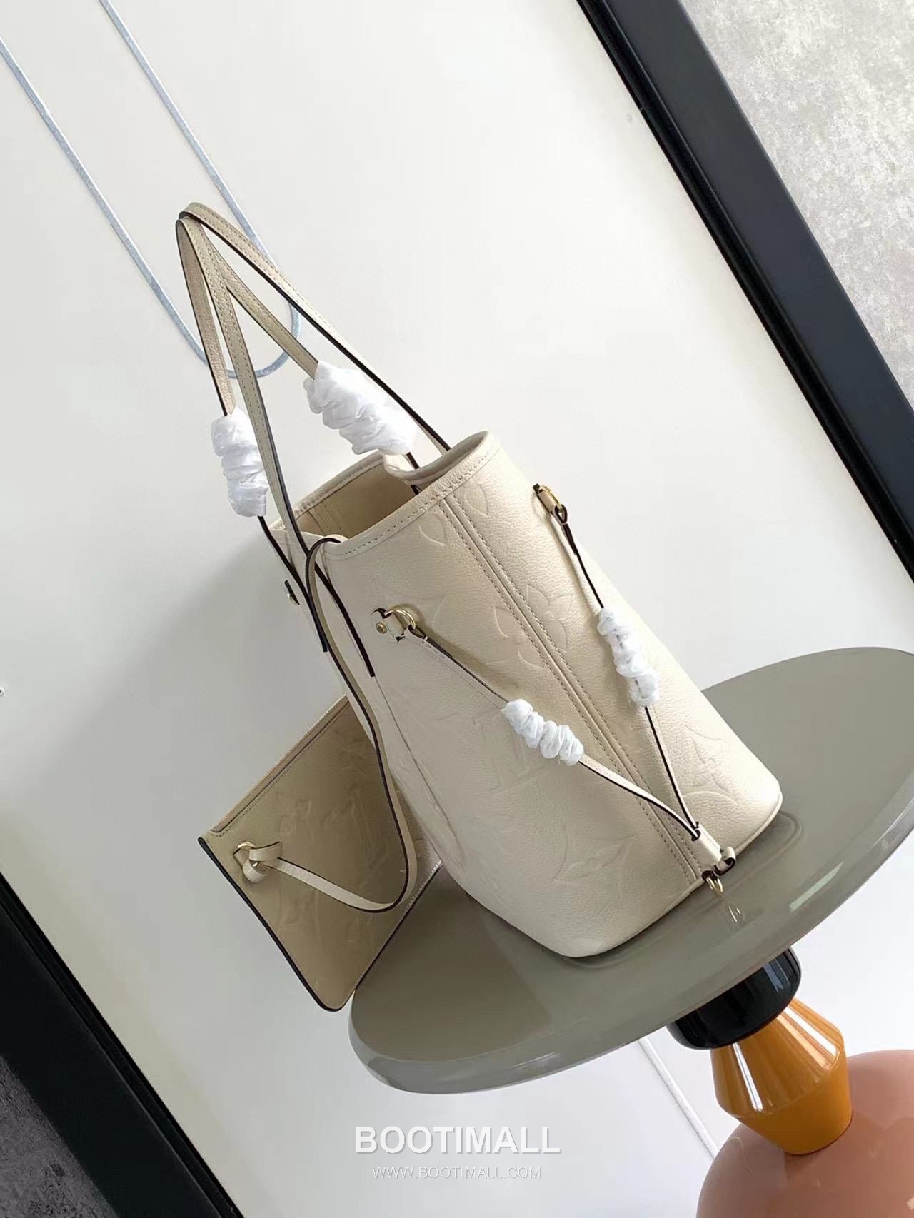 Louis Vuitton Neverfull MM M45686 Embossed Leather Tote Bag 루이비통 네버풀 MM 엠보스드 가죽 토트백 32cm

--- 2