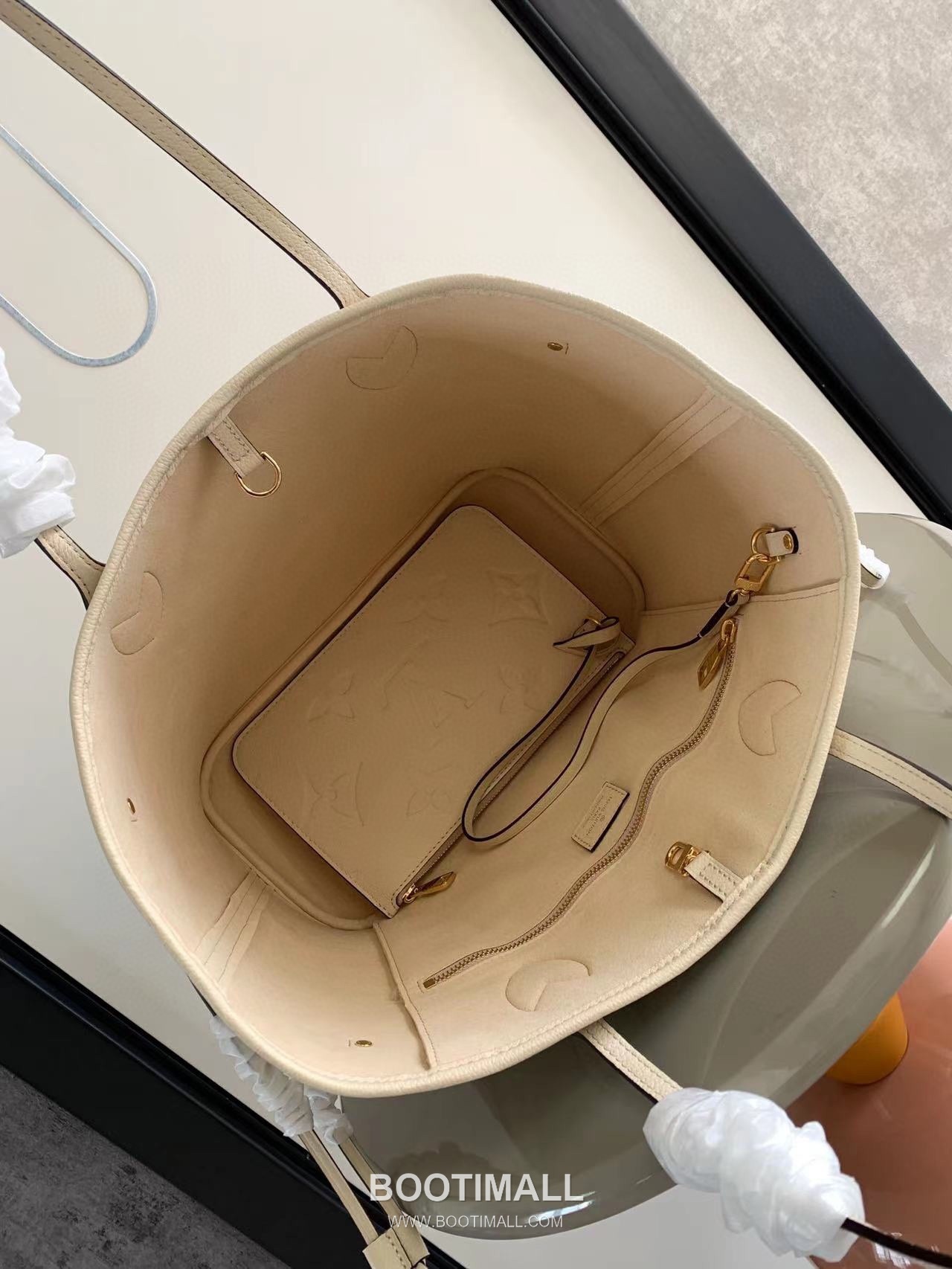 Louis Vuitton Neverfull MM M45686 Embossed Leather Tote Bag 루이비통 네버풀 MM 엠보스드 가죽 토트백 32cm

--- 8