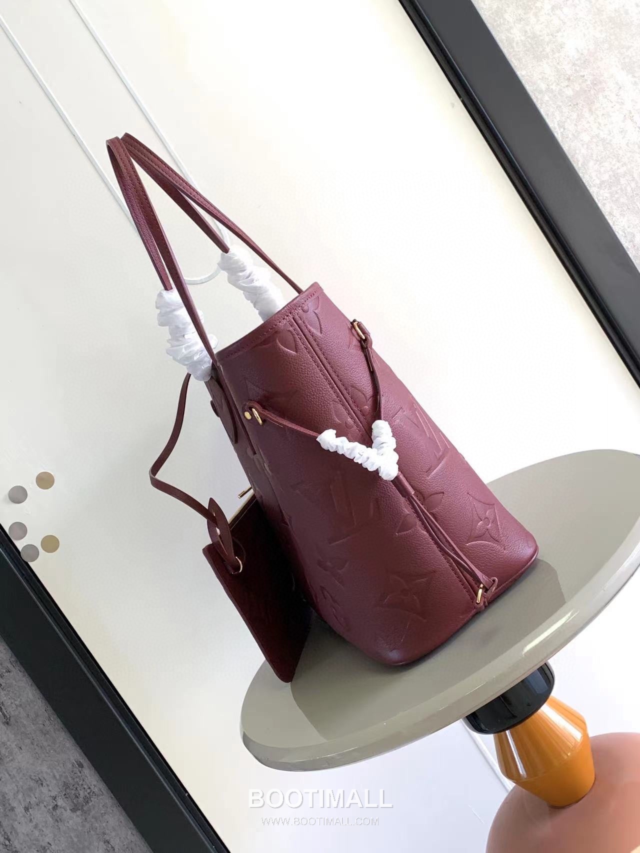 Louis Vuitton Neverfull MM M45686 Embossed Leather Tote Bag 루이비통 네버풀 MM 엠보스드 가죽 토트백 32cm

--- 2