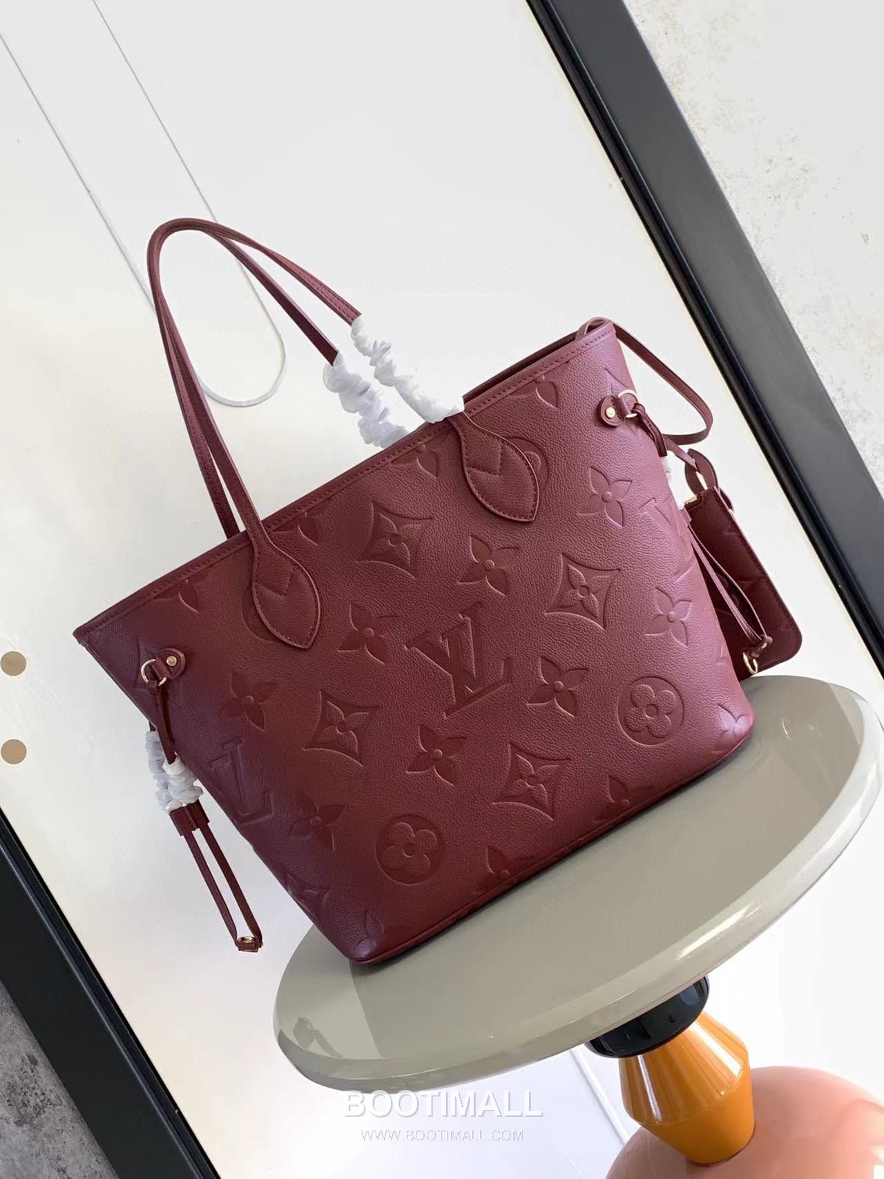 Louis Vuitton Neverfull MM M45686 Embossed Leather Tote Bag 루이비통 네버풀 MM 엠보스드 가죽 토트백 32cm

--- 3