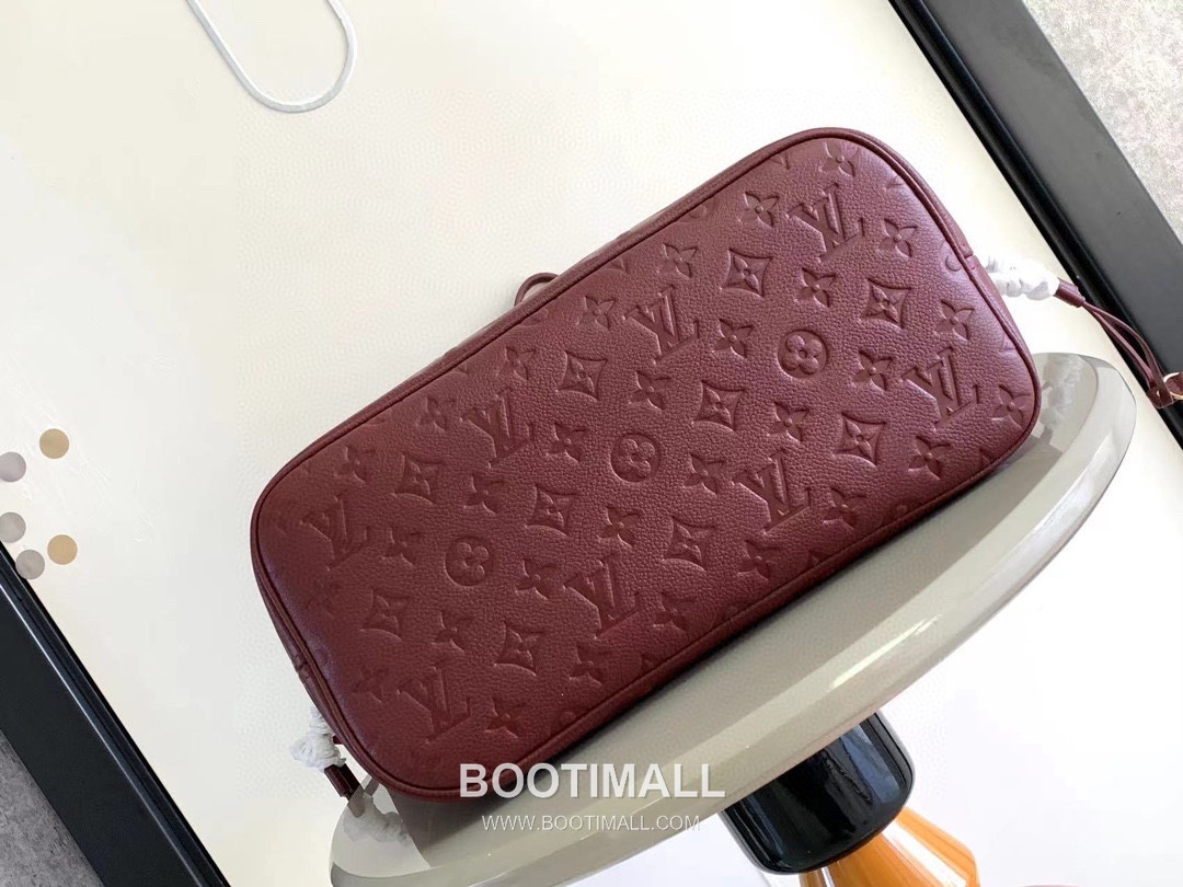 Louis Vuitton Neverfull MM M45686 Embossed Leather Tote Bag 루이비통 네버풀 MM 엠보스드 가죽 토트백 32cm

--- 4