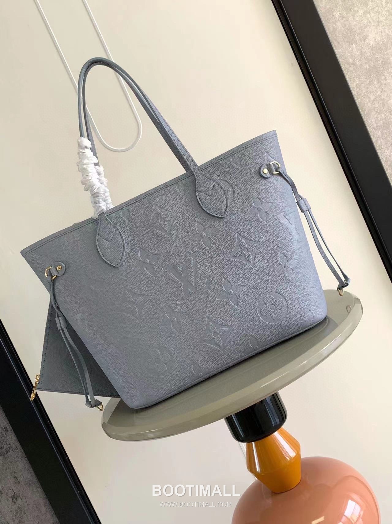 Louis Vuitton Neverfull MM M45686 Embossed Leather Tote Bag 루이비통 네버풀 MM 엠보스드 가죽 토트백 32cm

--- 1