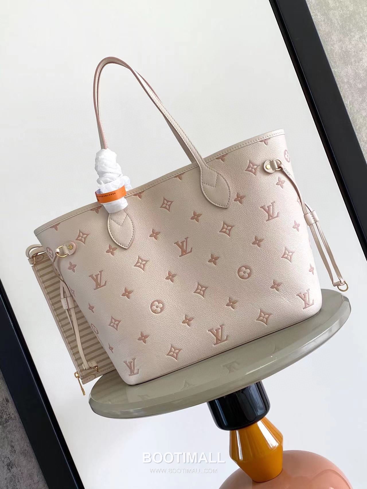 Louis Vuitton Neverfull MM M45686 Embossed Leather Tote Bag 루이비통 네버풀 MM 엠보스드 가죽 토트백 32cm

--- 1