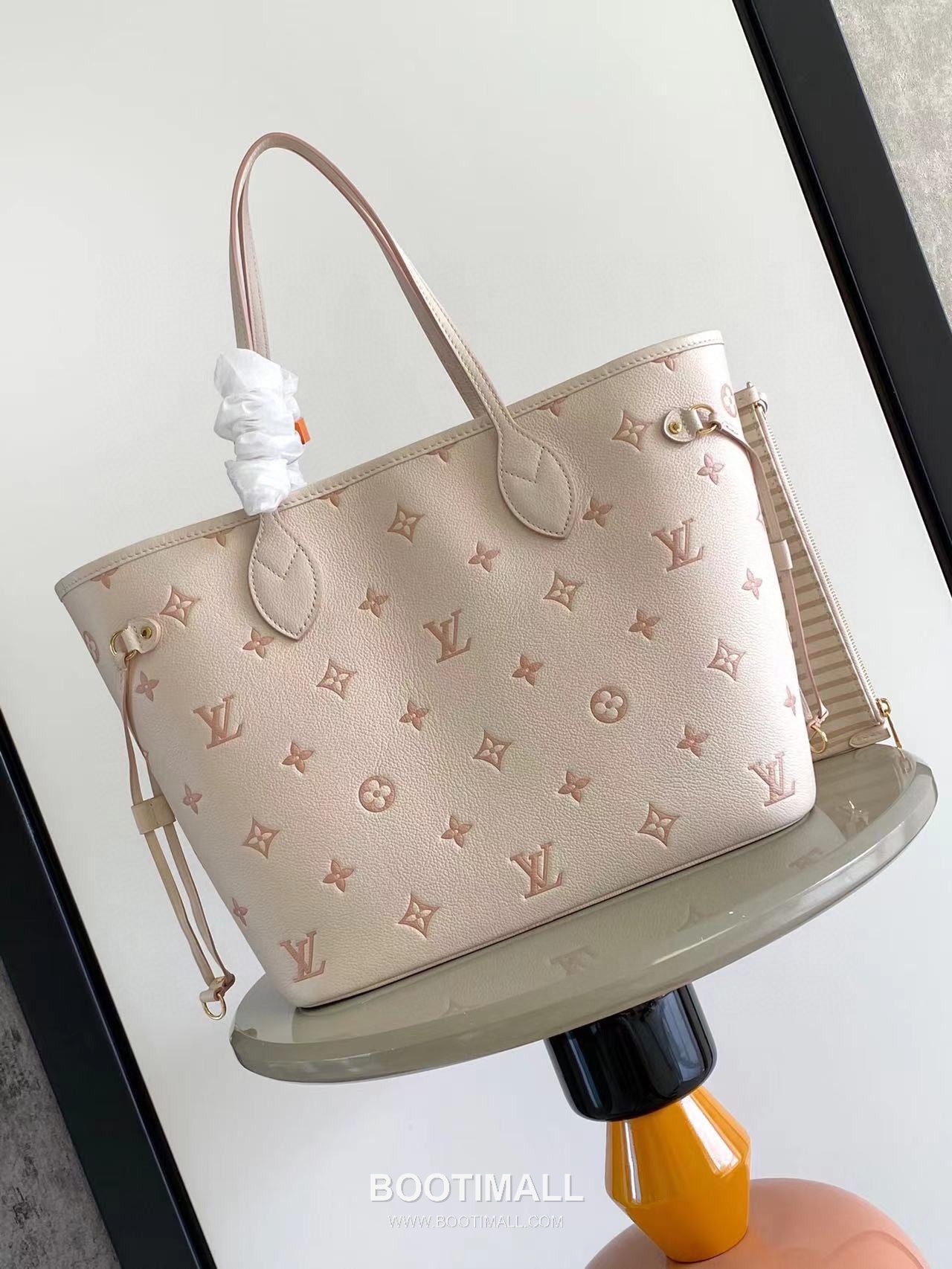 Louis Vuitton Neverfull MM M45686 Embossed Leather Tote Bag 루이비통 네버풀 MM 엠보스드 가죽 토트백 32cm

--- 3