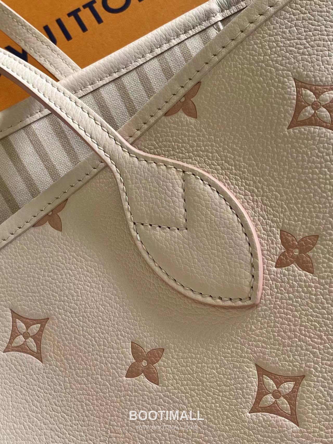 Louis Vuitton Neverfull MM M45686 Embossed Leather Tote Bag 루이비통 네버풀 MM 엠보스드 가죽 토트백 32cm

--- 5
