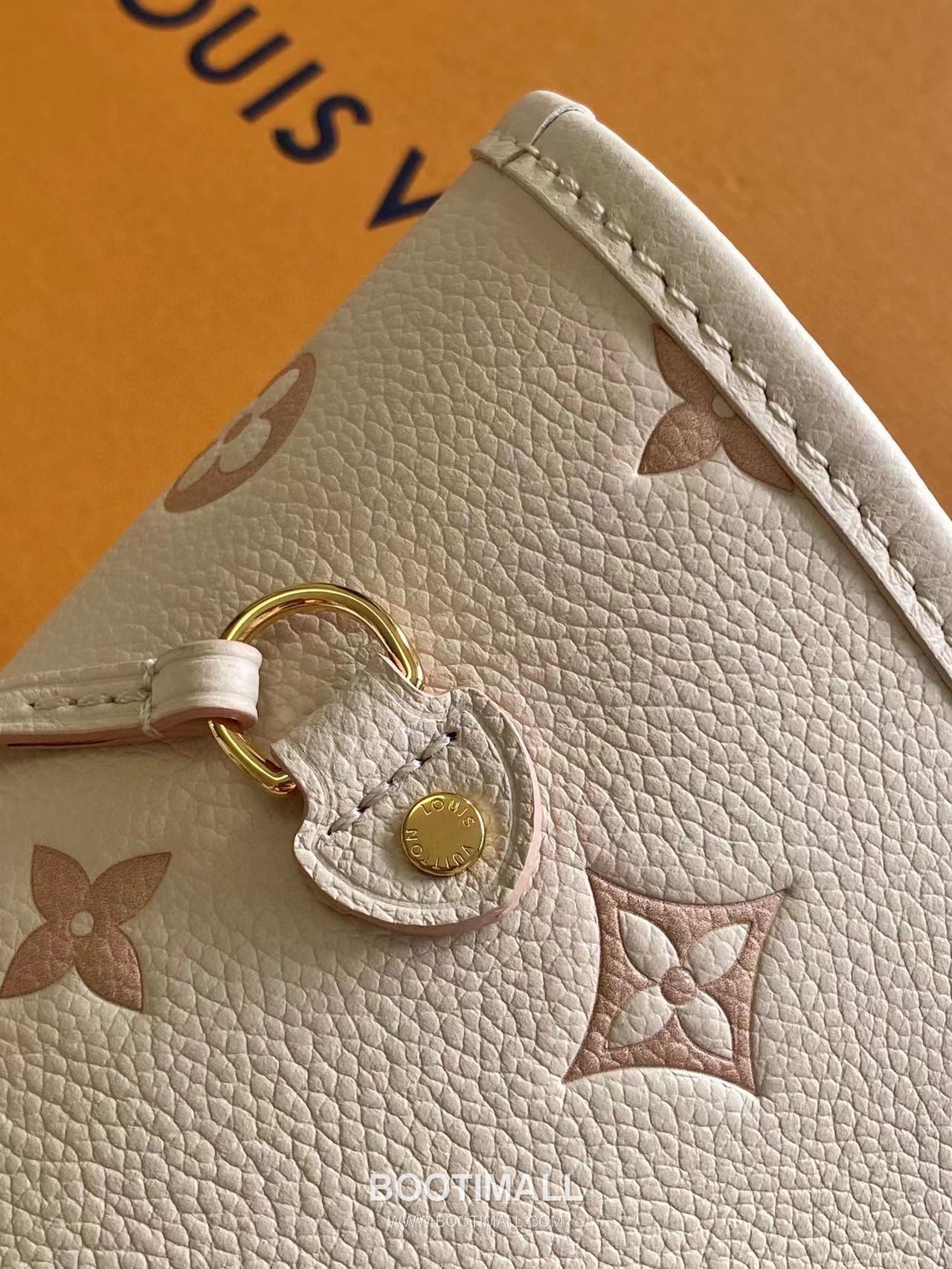 Louis Vuitton Neverfull MM M45686 Embossed Leather Tote Bag 루이비통 네버풀 MM 엠보스드 가죽 토트백 32cm

--- 6