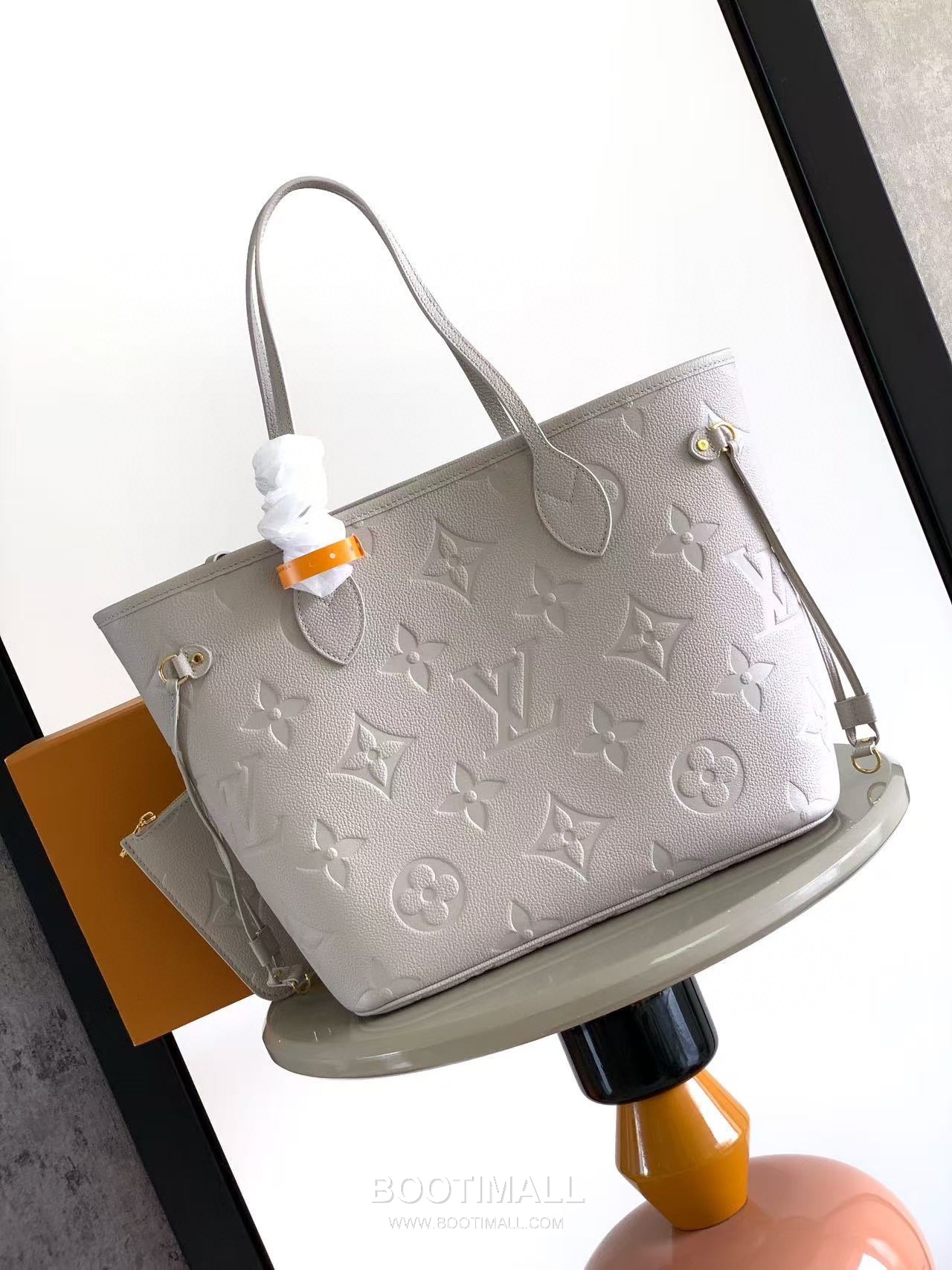Louis Vuitton Neverfull MM M45686 Embossed Leather Tote Bag 루이비통 네버풀 MM 엠보스드 가죽 토트백 32cm

--- 1