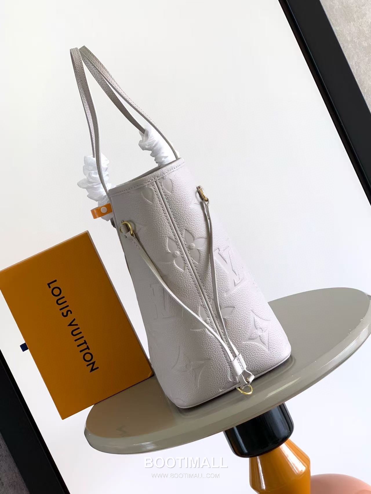 Louis Vuitton Neverfull MM M45686 Embossed Leather Tote Bag 루이비통 네버풀 MM 엠보스드 가죽 토트백 32cm

--- 2