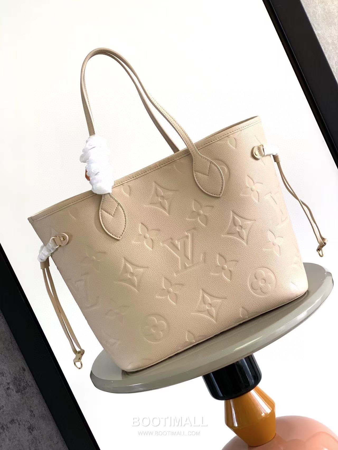 Louis Vuitton Neverfull MM M45686 Embossed Leather Tote Bag 루이비통 네버풀 MM 엠보스드 가죽 토트백 32cm

--- 3