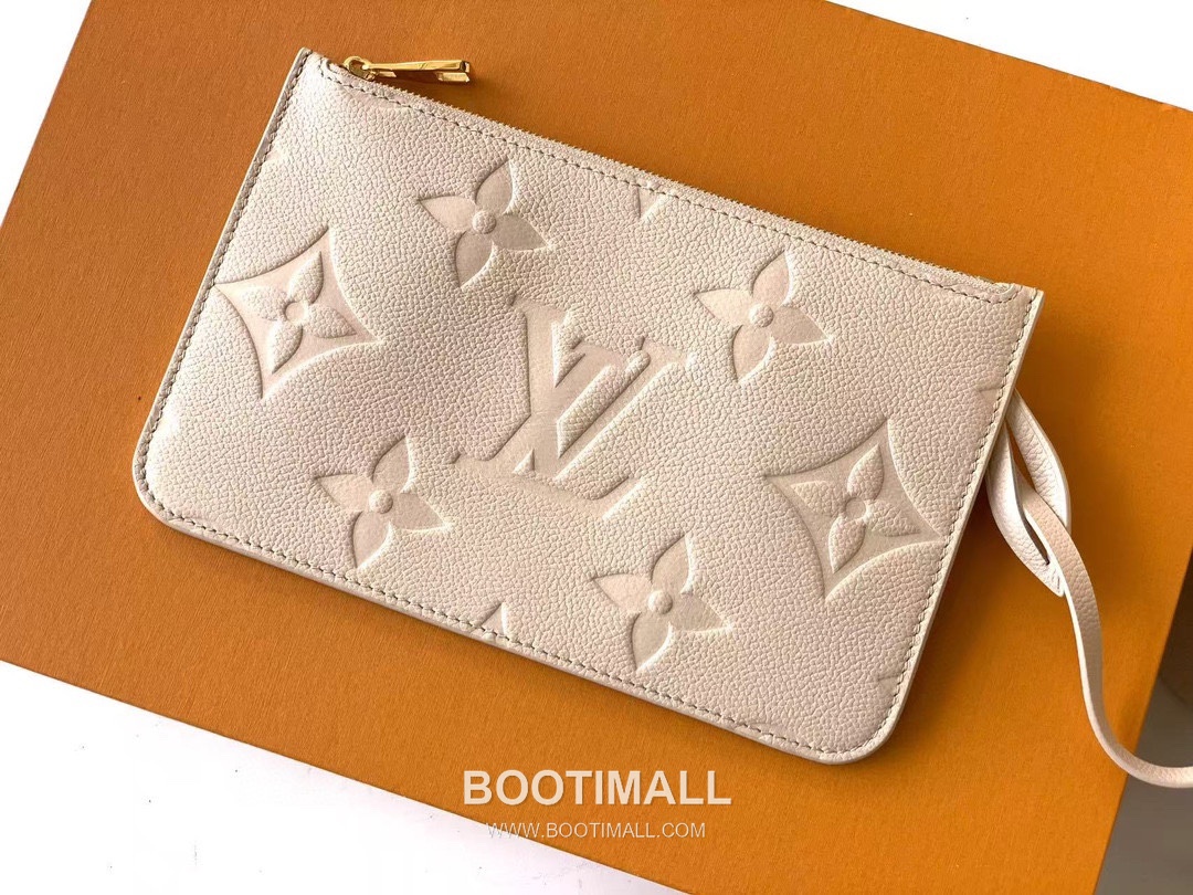 Louis Vuitton Neverfull MM M45686 Embossed Leather Tote Bag 루이비통 네버풀 MM 엠보스드 가죽 토트백 32cm

--- 5