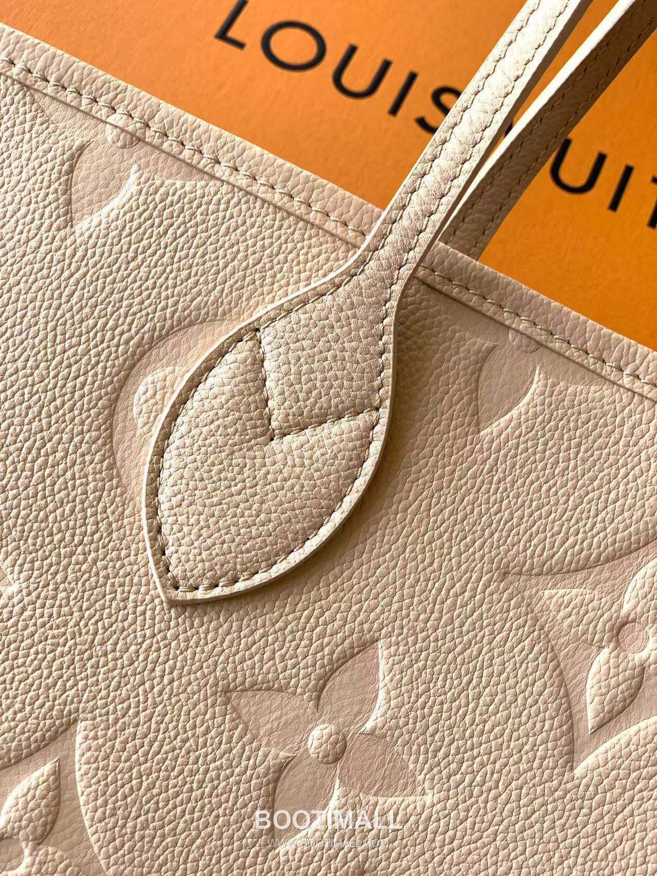 Louis Vuitton Neverfull MM M45686 Embossed Leather Tote Bag 루이비통 네버풀 MM 엠보스드 가죽 토트백 32cm

--- 6