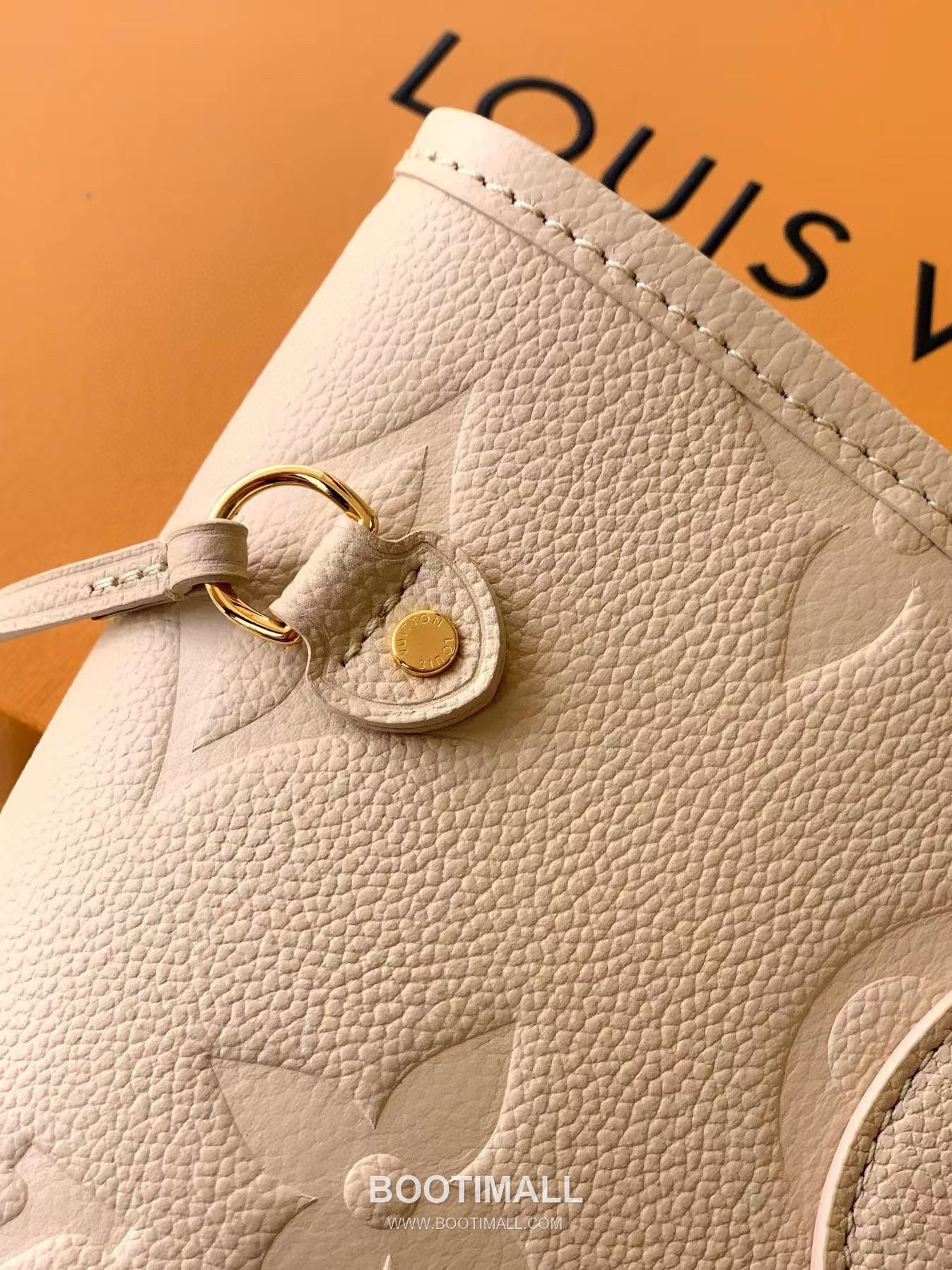 Louis Vuitton Neverfull MM M45686 Embossed Leather Tote Bag 루이비통 네버풀 MM 엠보스드 가죽 토트백 32cm

--- 7