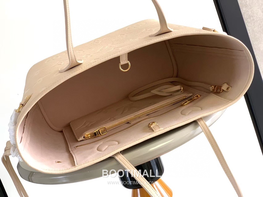 Louis Vuitton Neverfull MM M45686 Embossed Leather Tote Bag 루이비통 네버풀 MM 엠보스드 가죽 토트백 32cm

--- 8