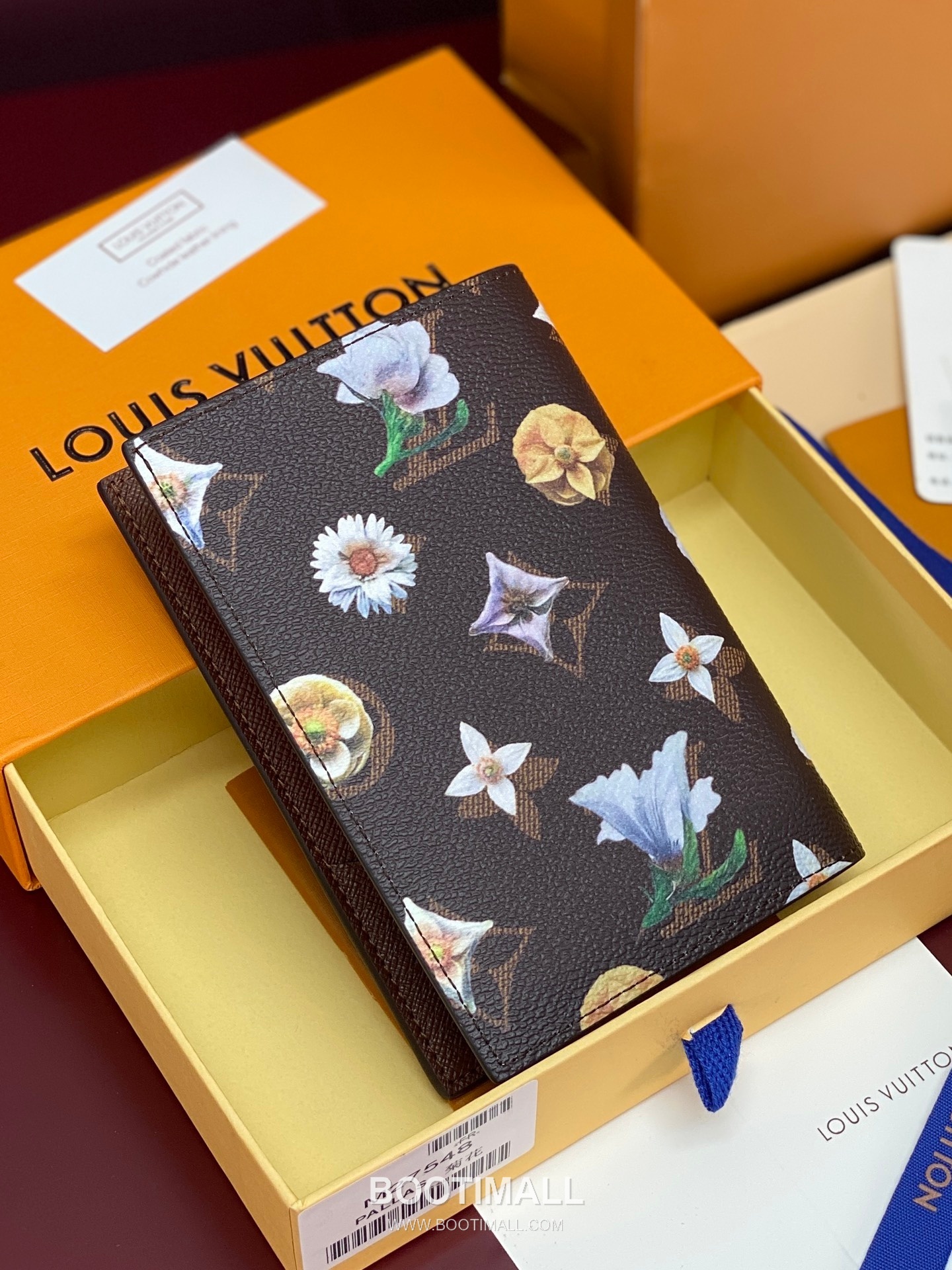 Louis Vuitton Passport Cover M27548 Monogram Floral Coated Canvas Passport Holder 루이비통 패스포트 커버 모노그램 플로럴 코팅 캔버스 여권지갑 14cm 2