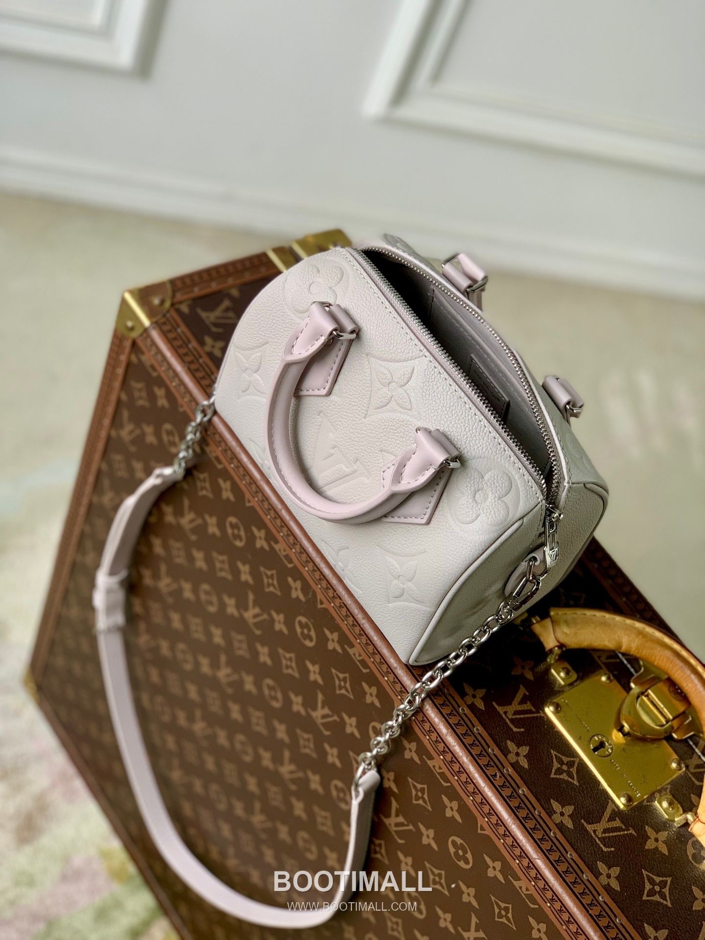 Louis Vuitton Speedy 20 M28343 Monogram Empreinte Leather Shoulder Bag 루이비통 스피디 20 모노그램 앙프렝뜨 레더 숄더백 20.5cm 10