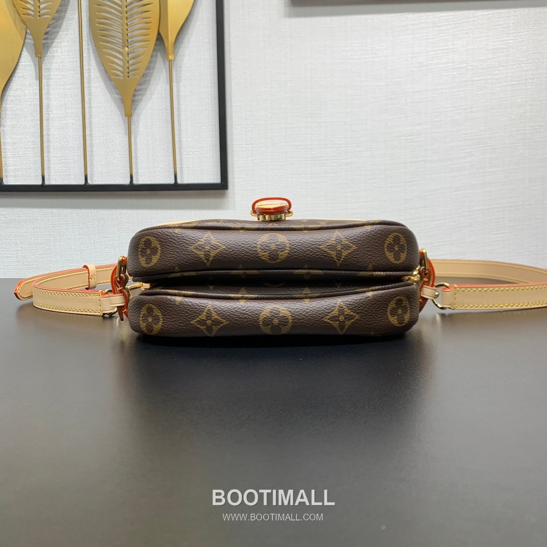 Louis Vuitton Saumur BB M46740 Monogram Canvas Shoulder Bag 루이비통 소뮈르 BB 모노그램 캔버스 숄더백 21.5cm 4