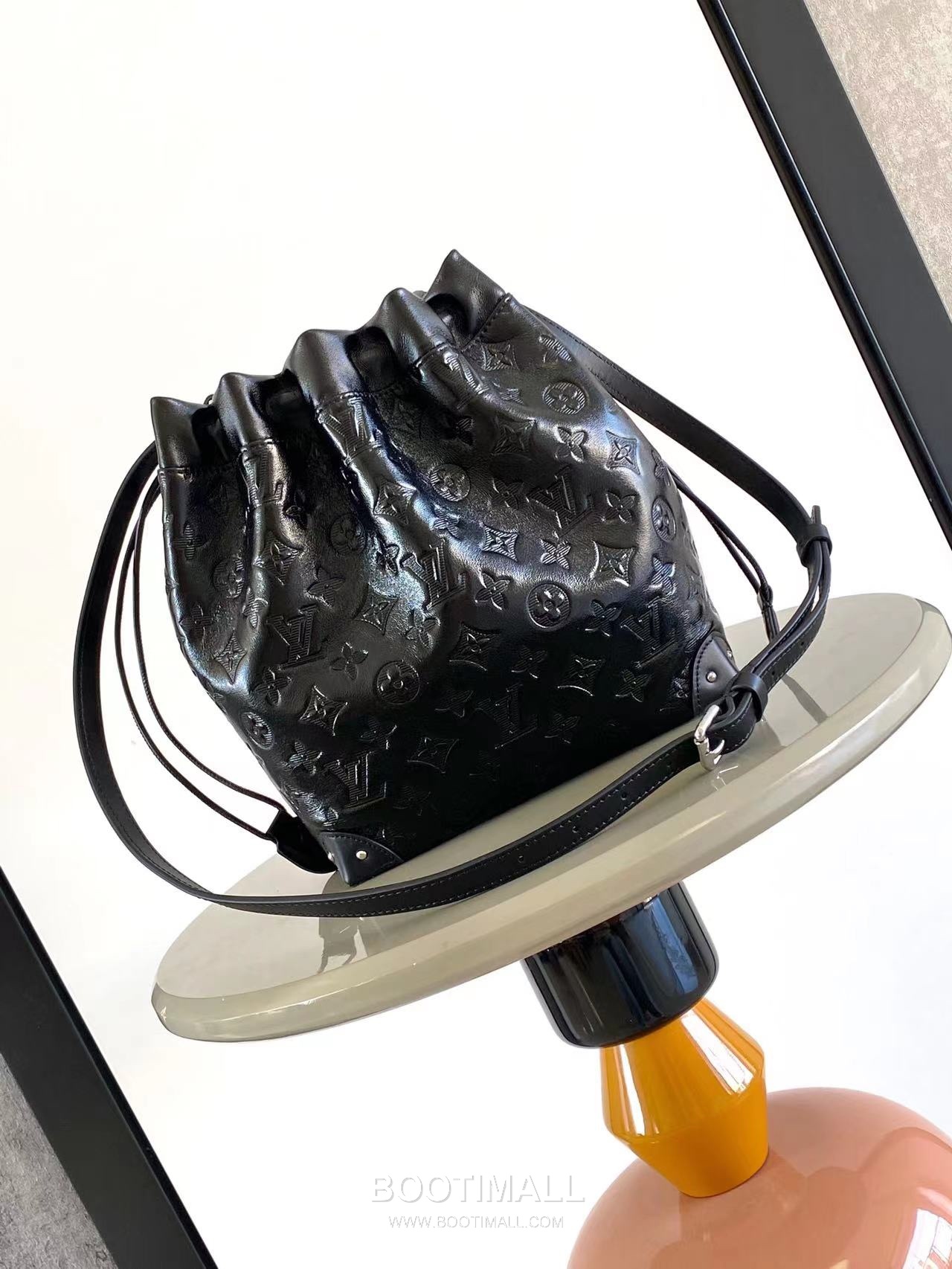 Louis Vuitton Noé Trunk Small M13484 Monogram Embossed Lambskin Leather Bucket Bag 루이비통 노에 트렁크 스몰 모노그램 엠보스드 램스킨 레더 버킷백 23cm 3